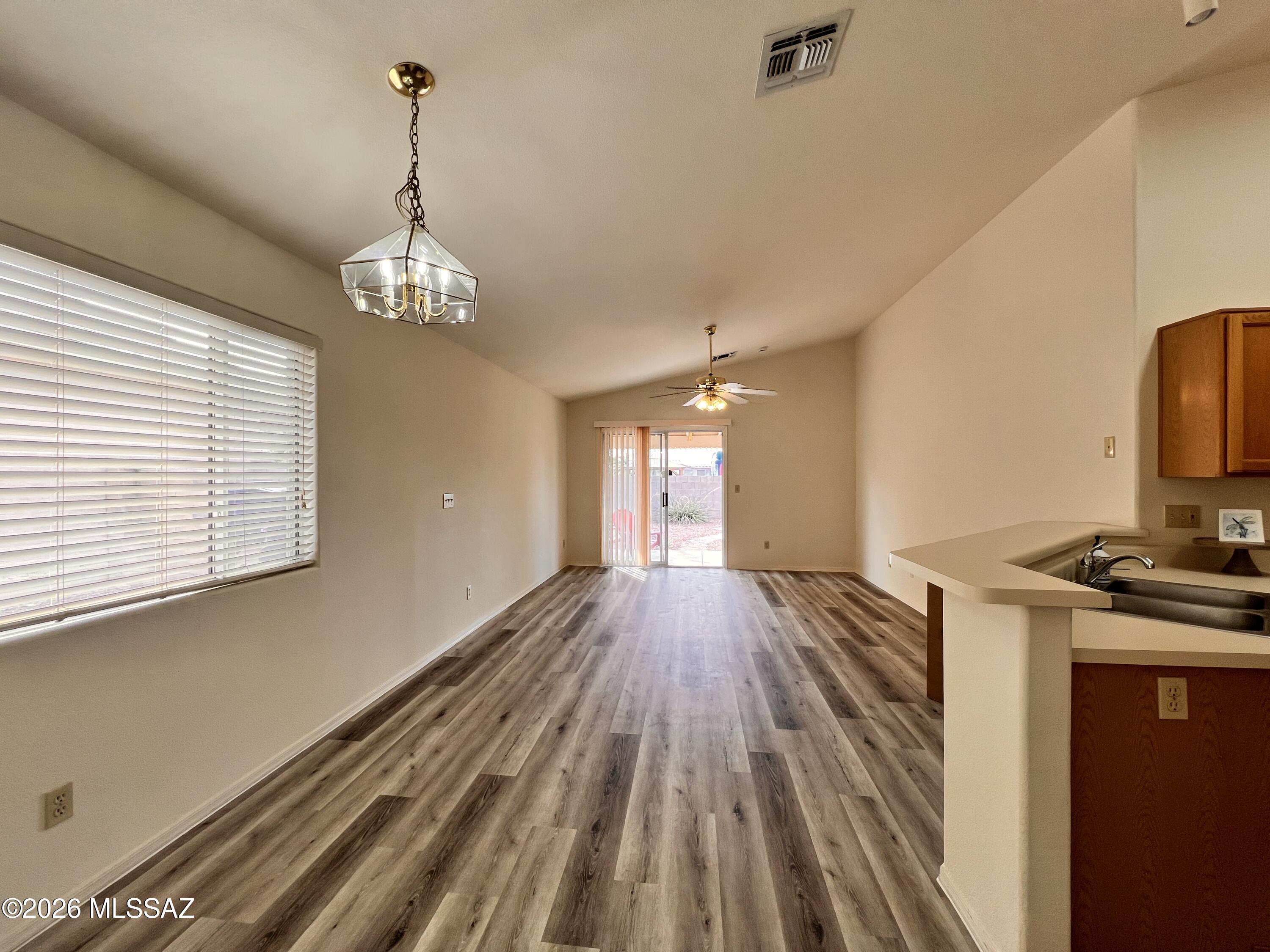 Hacienda Del Oro (1-879) - Residential Lease