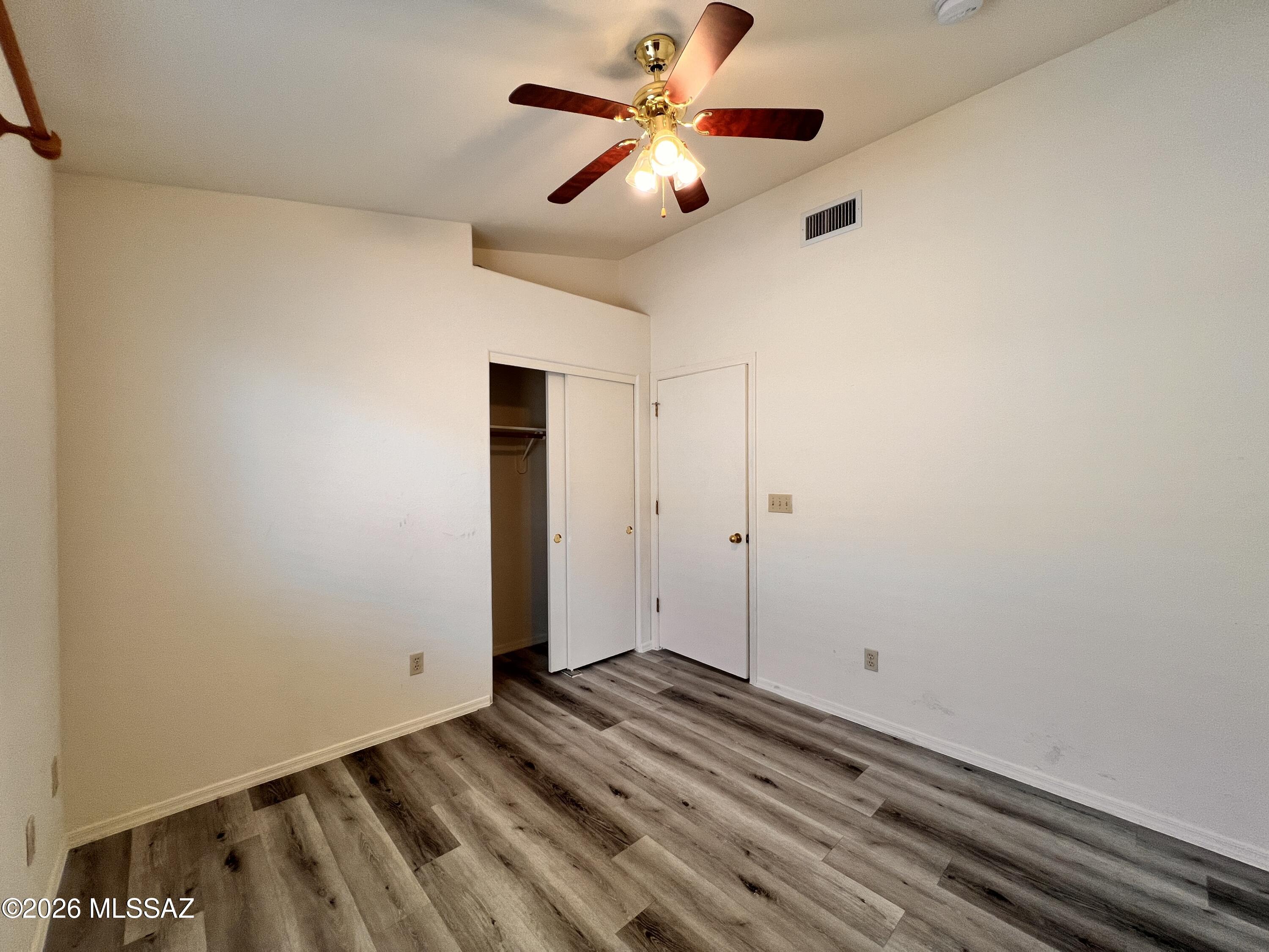 Hacienda Del Oro (1-879) - Residential Lease
