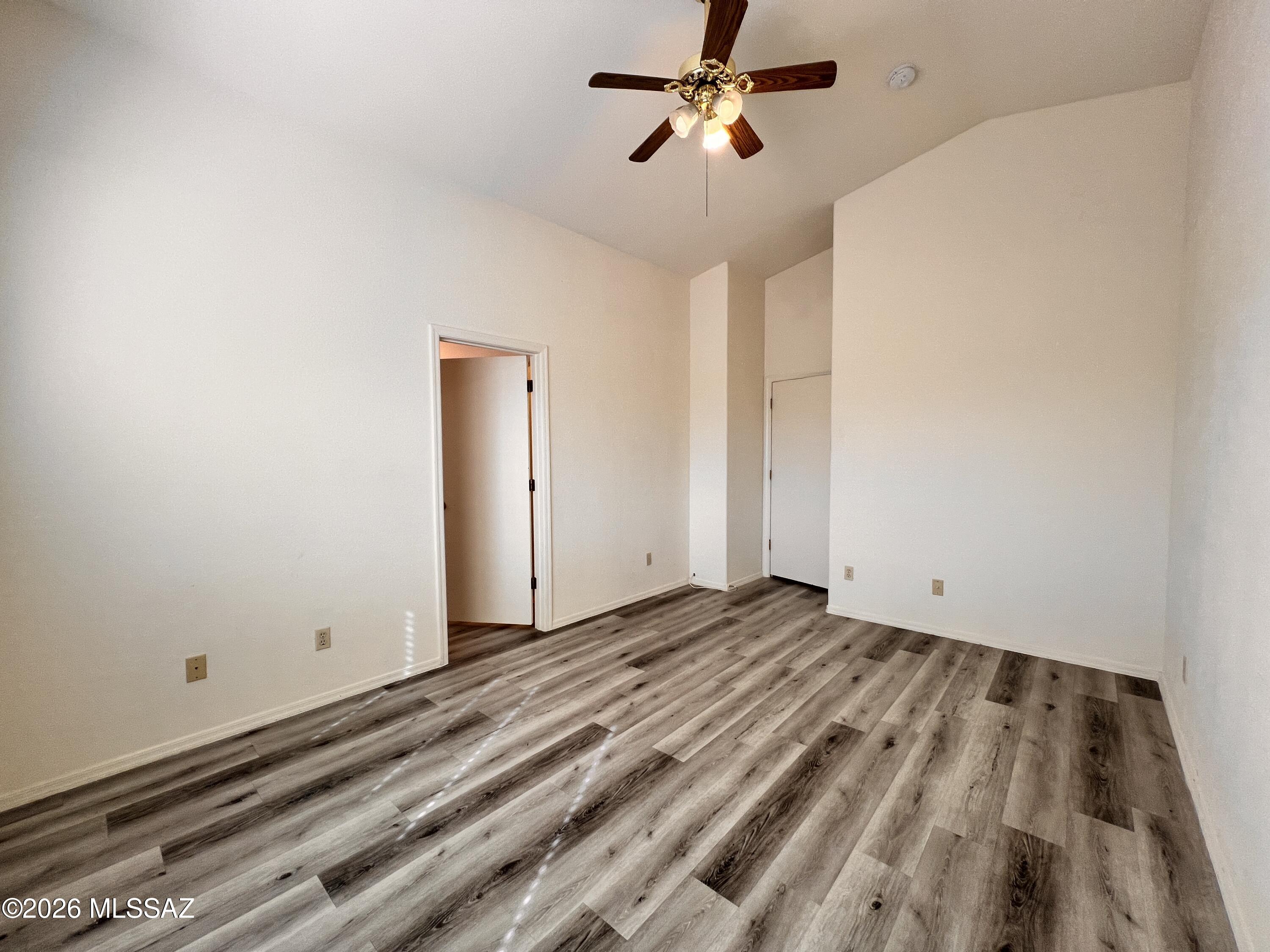 Hacienda Del Oro (1-879) - Residential Lease