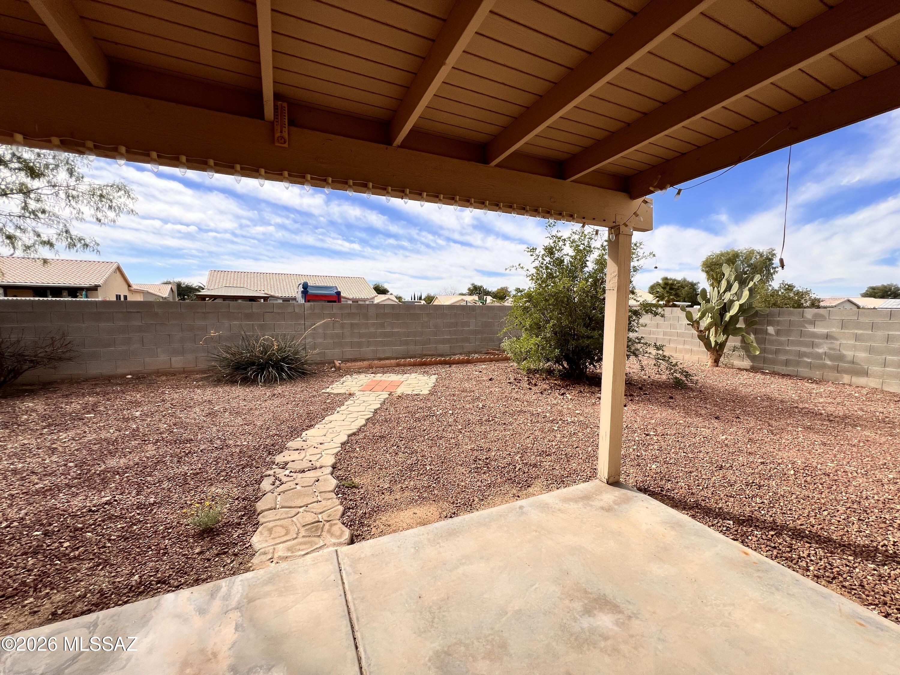Hacienda Del Oro (1-879) - Residential Lease