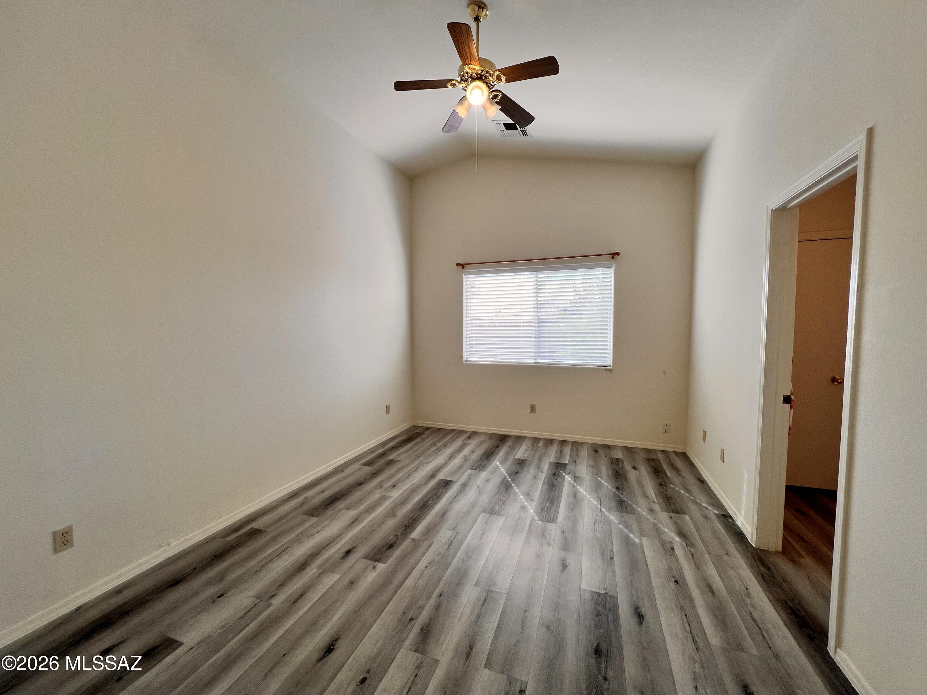 Hacienda Del Oro (1-879) - Residential Lease