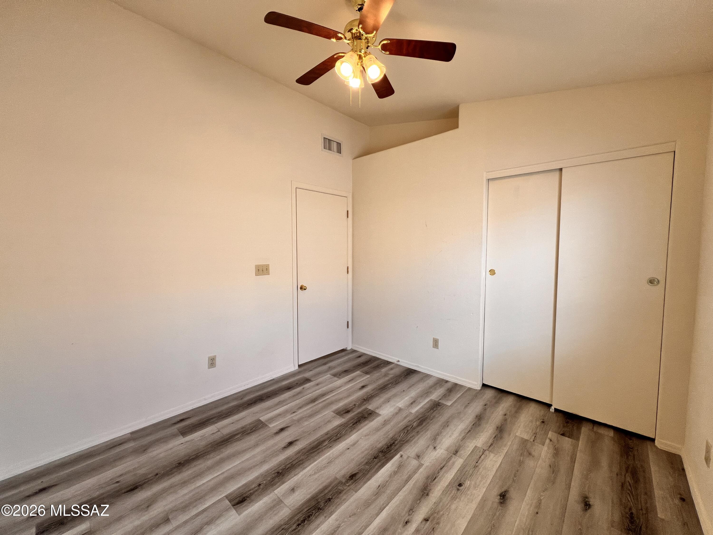 Hacienda Del Oro (1-879) - Residential Lease