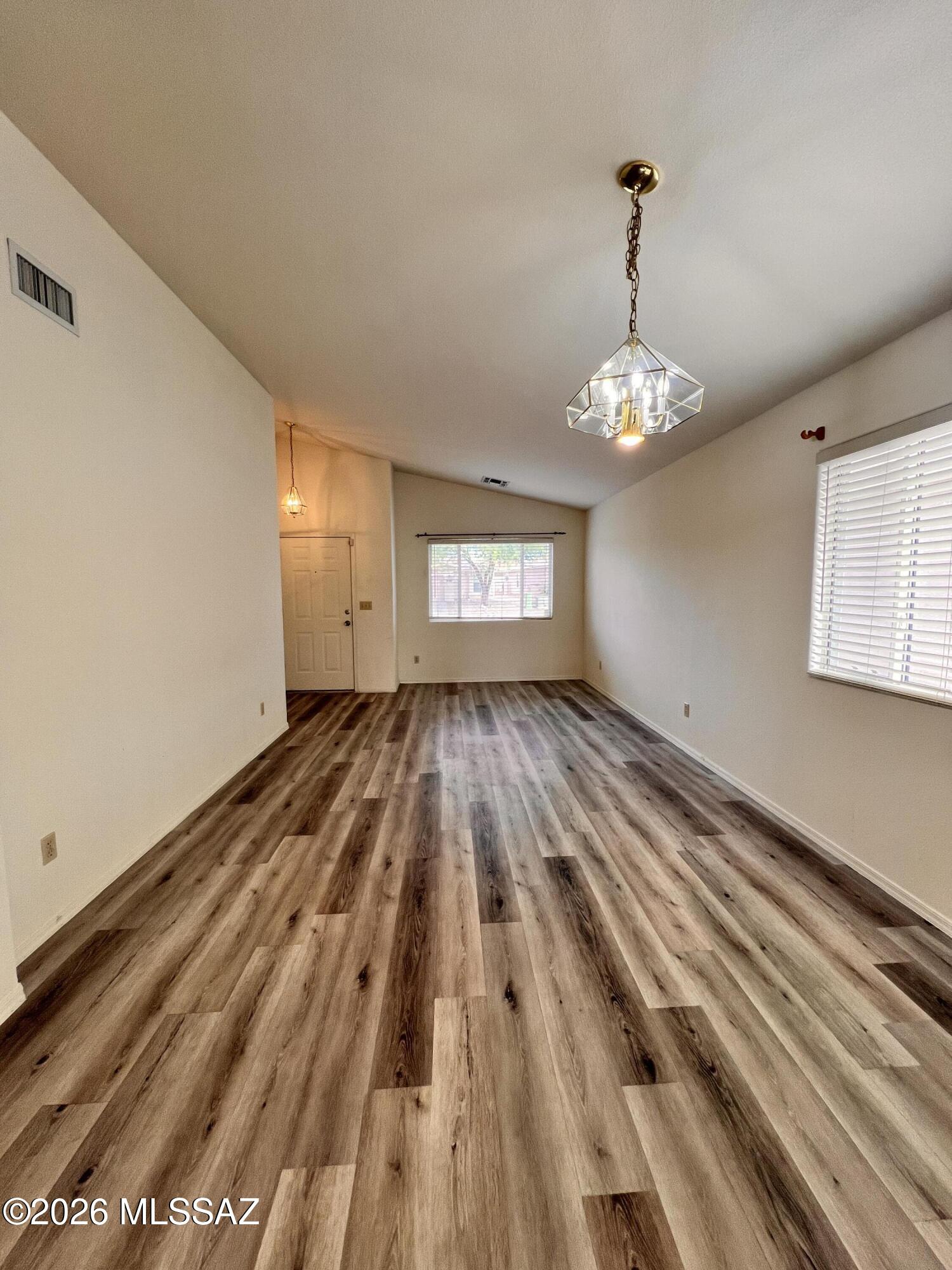 Hacienda Del Oro (1-879) - Residential Lease