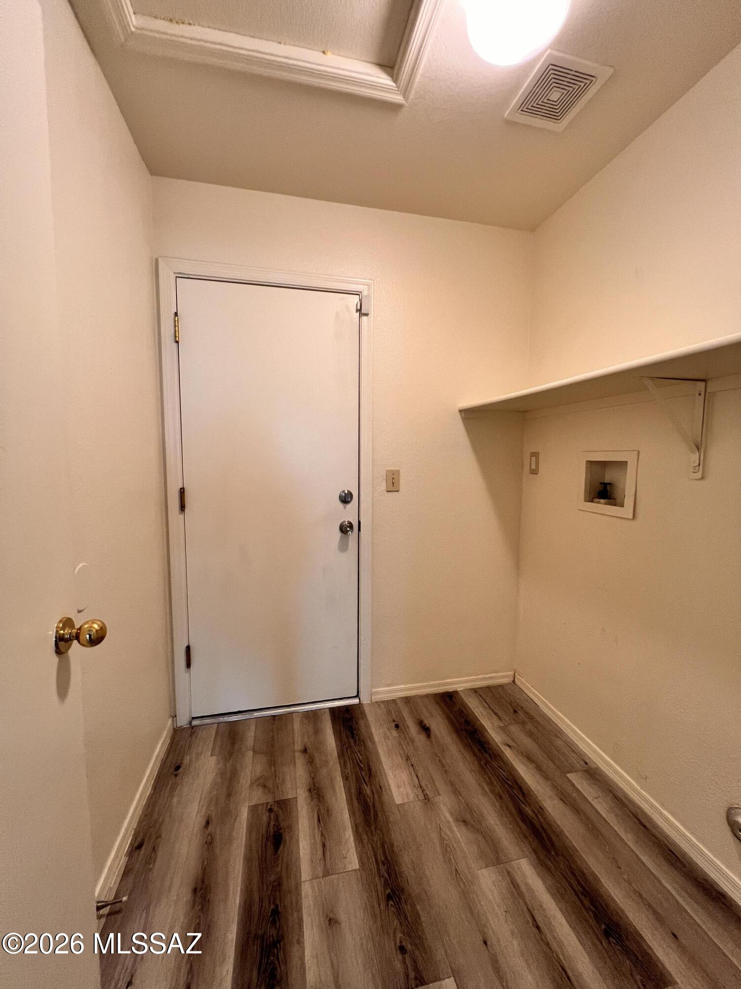 Hacienda Del Oro (1-879) - Residential Lease
