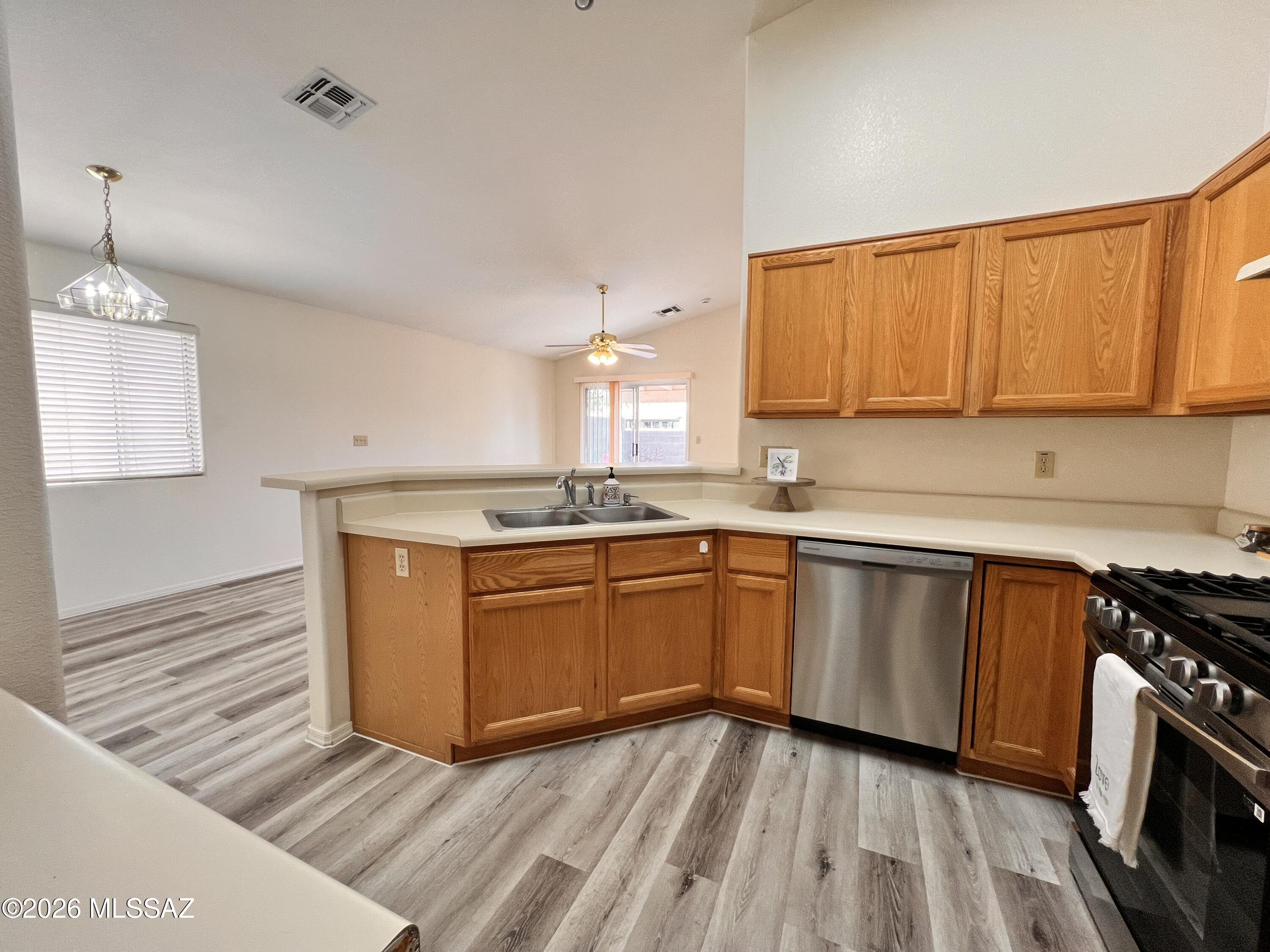 Hacienda Del Oro (1-879) - Residential Lease