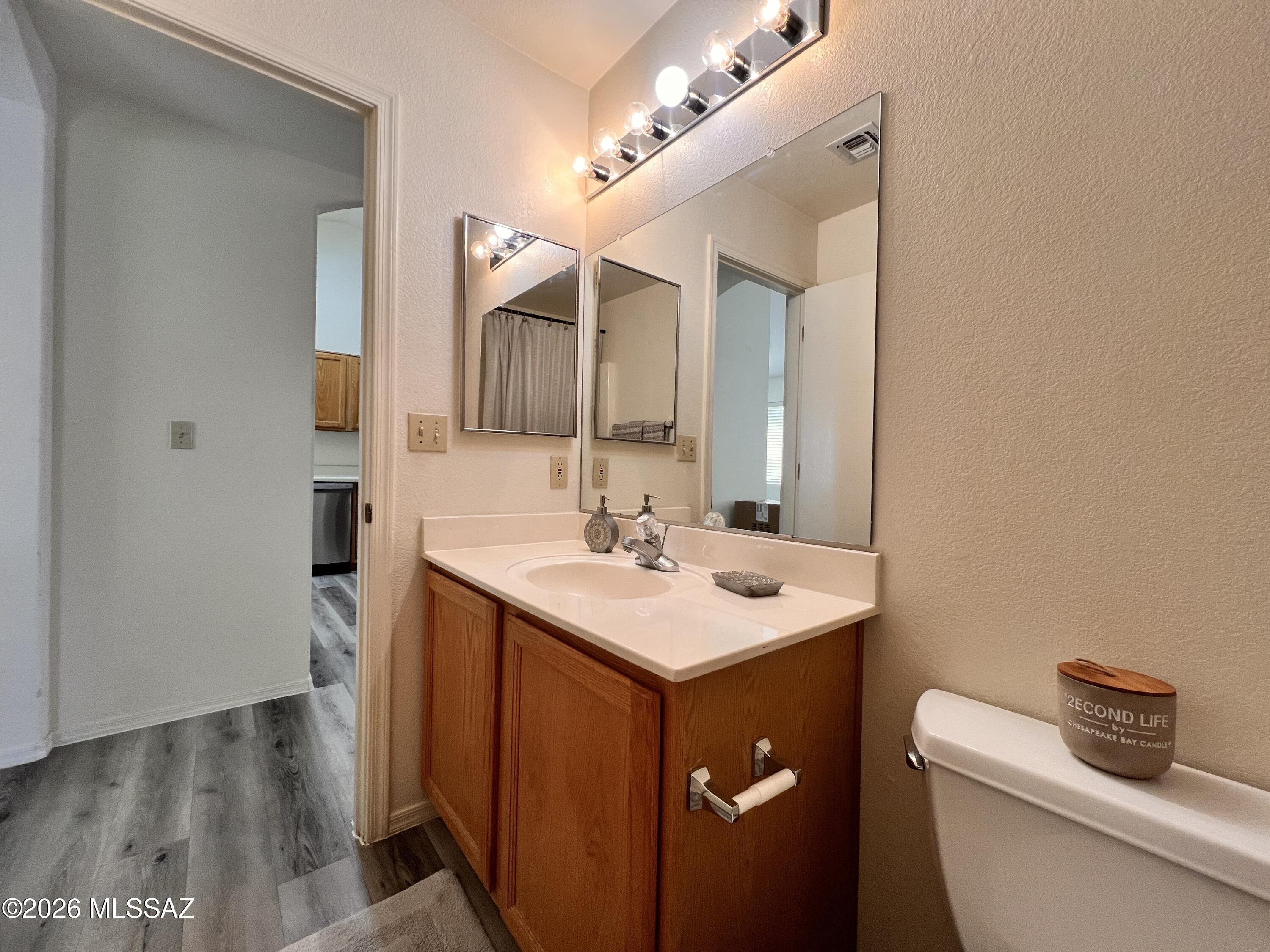 Hacienda Del Oro (1-879) - Residential Lease