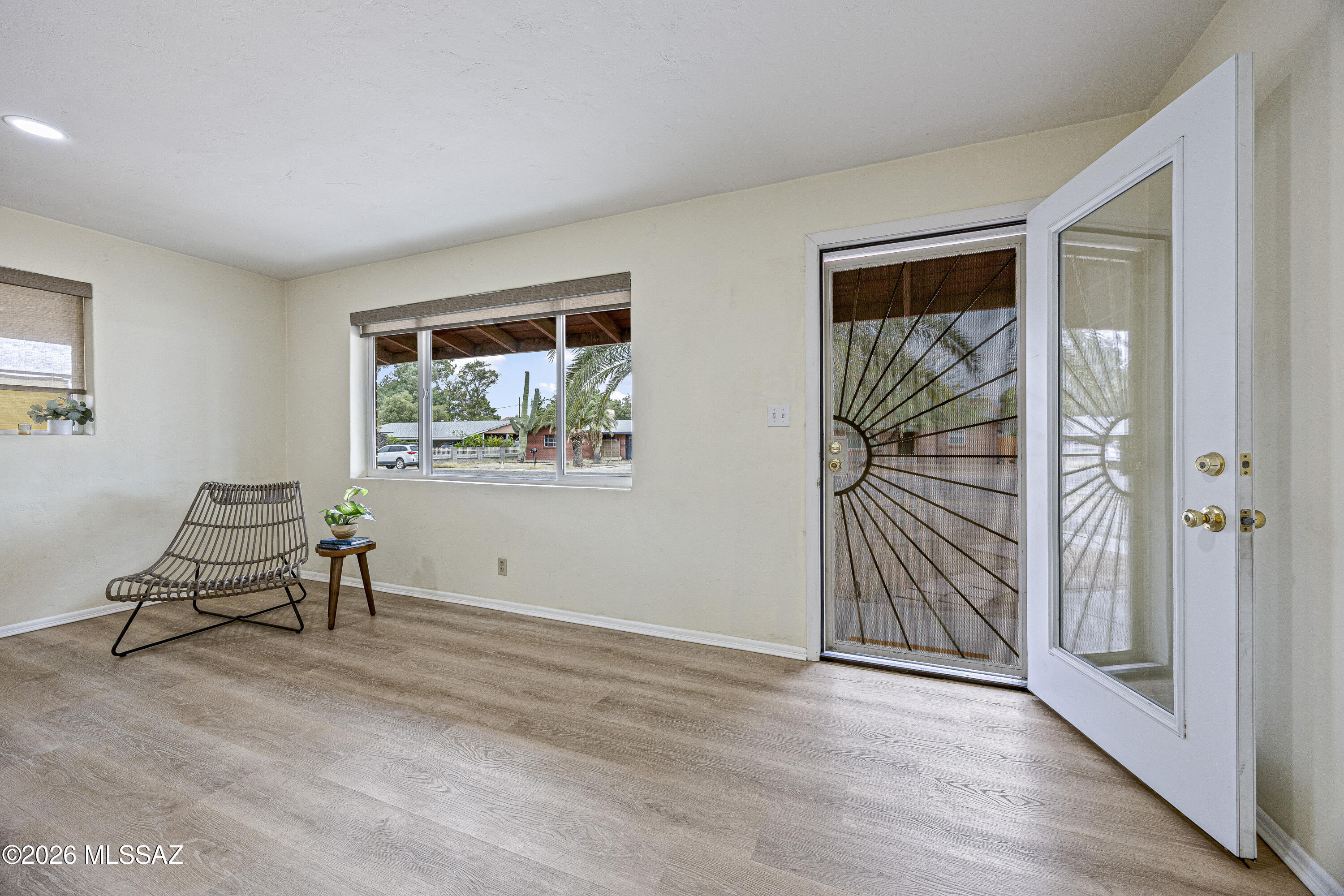 806 E Joan Place