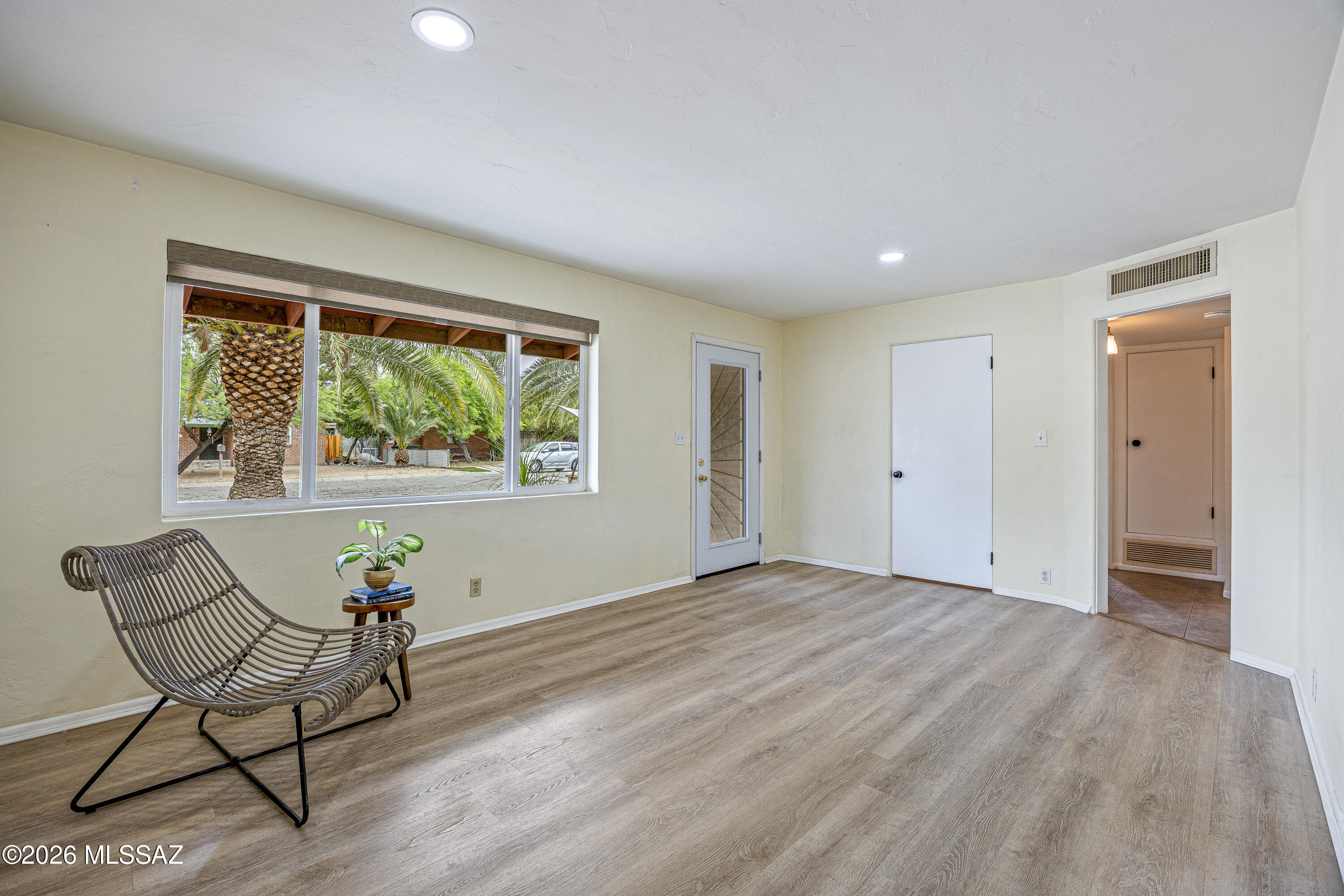 806 E Joan Place