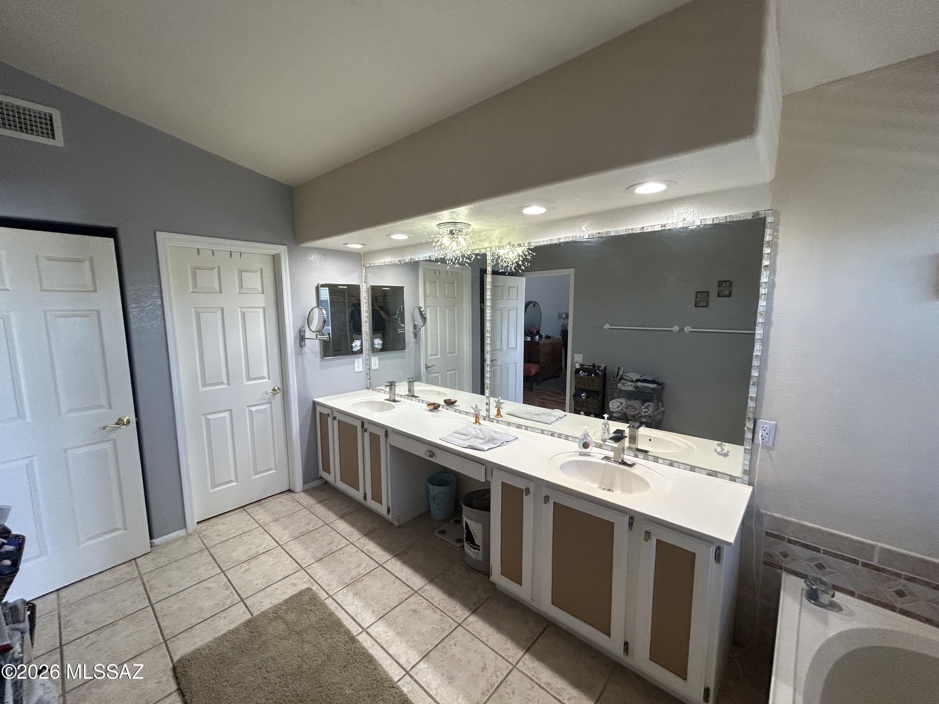 Bristol Park Resubdivision (1-83) - Residential