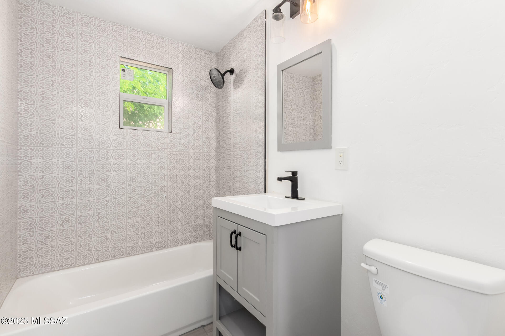 1014 N Grande Avenue