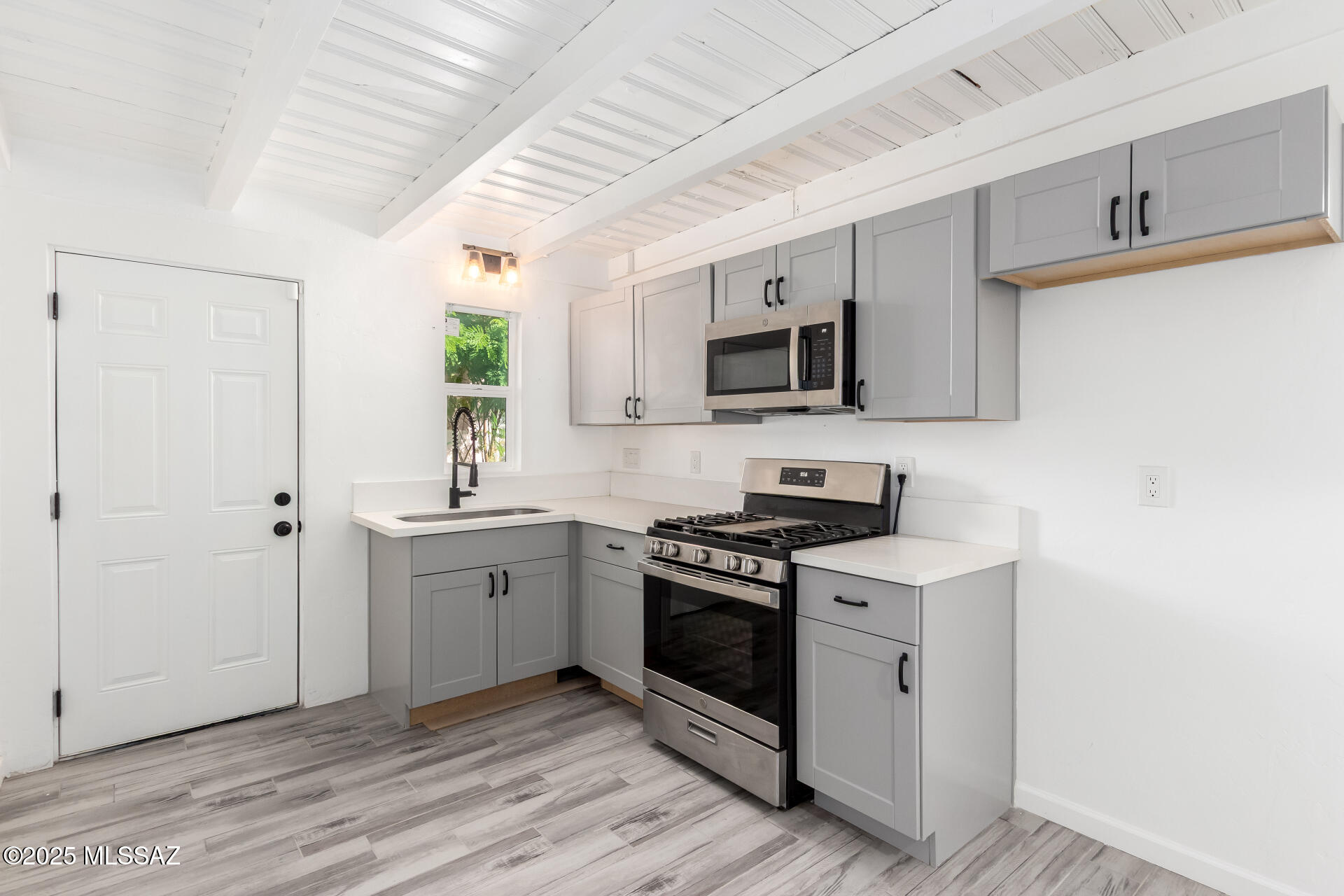 1014 N Grande Avenue