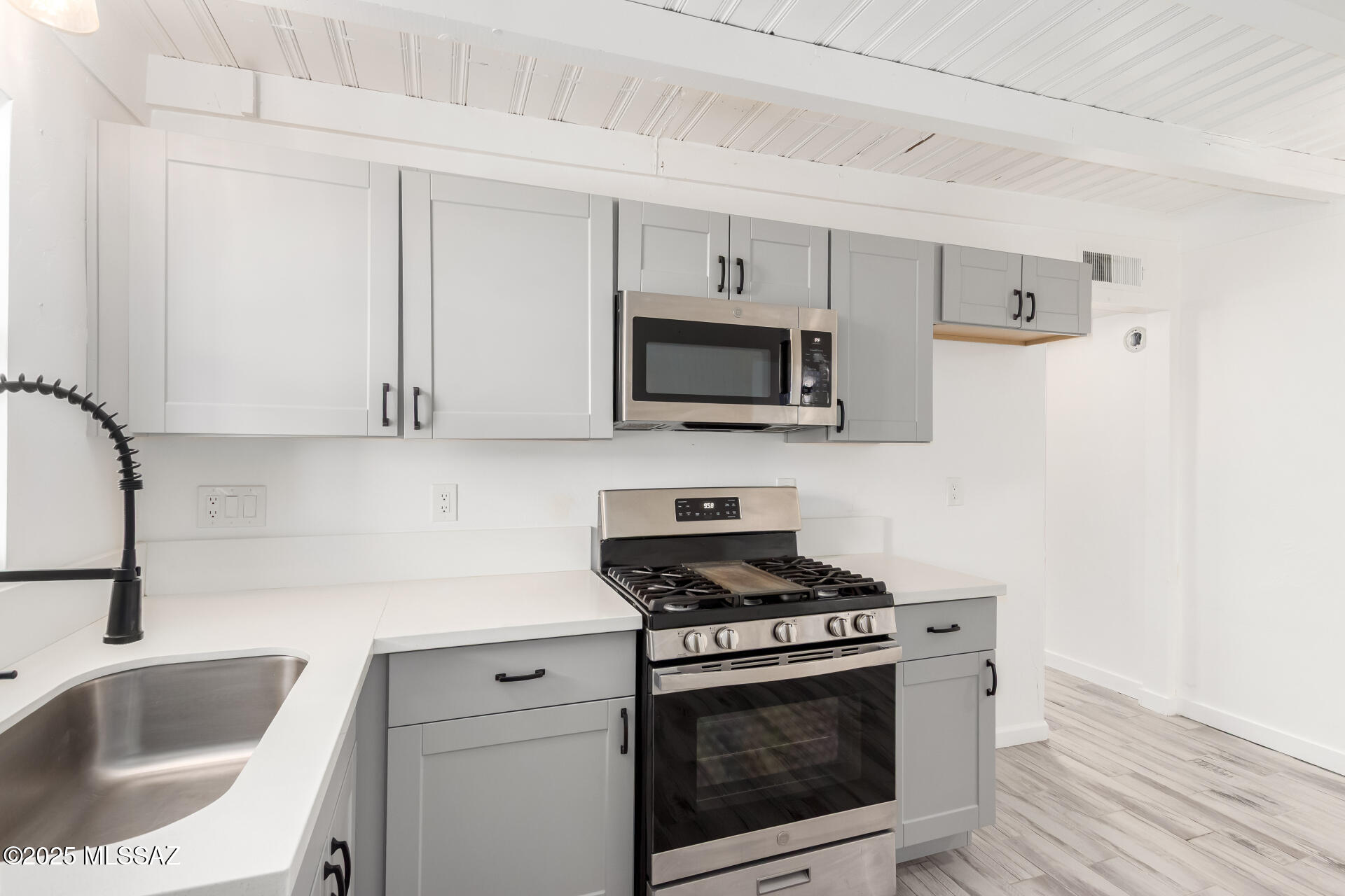 1014 N Grande Avenue