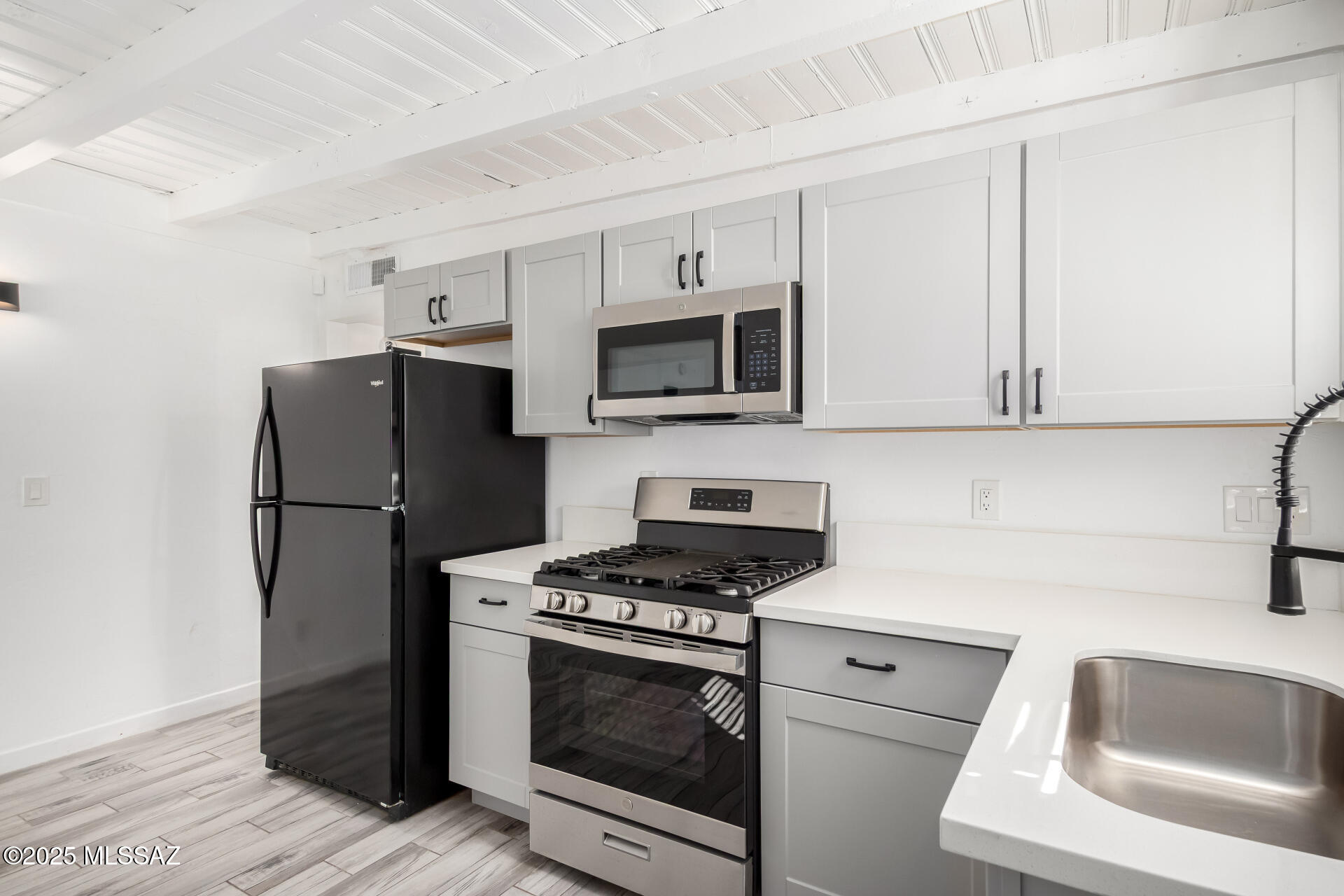 1014 N Grande Avenue