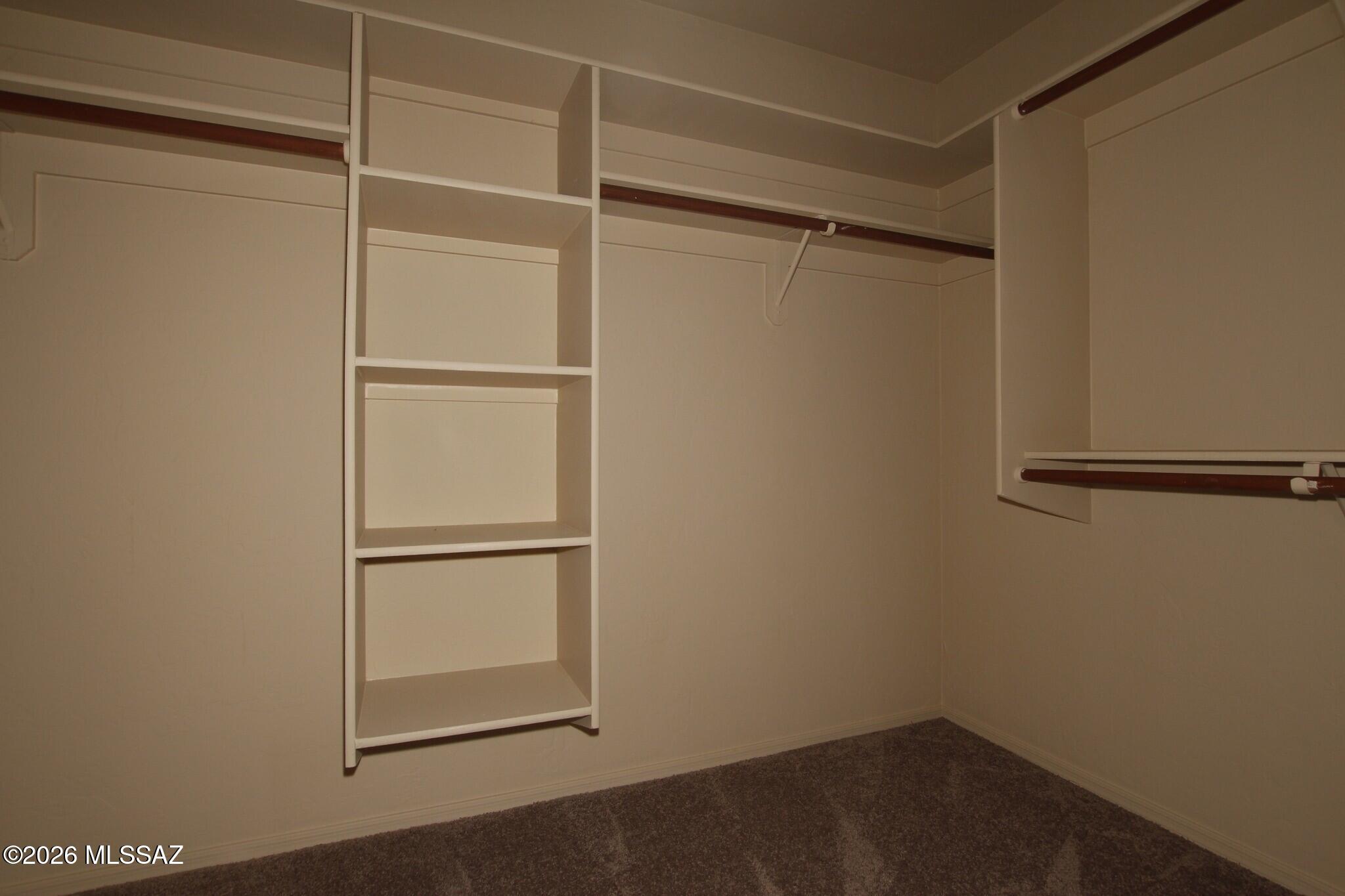 Hacienda Del Oro (1-879) - Residential Lease