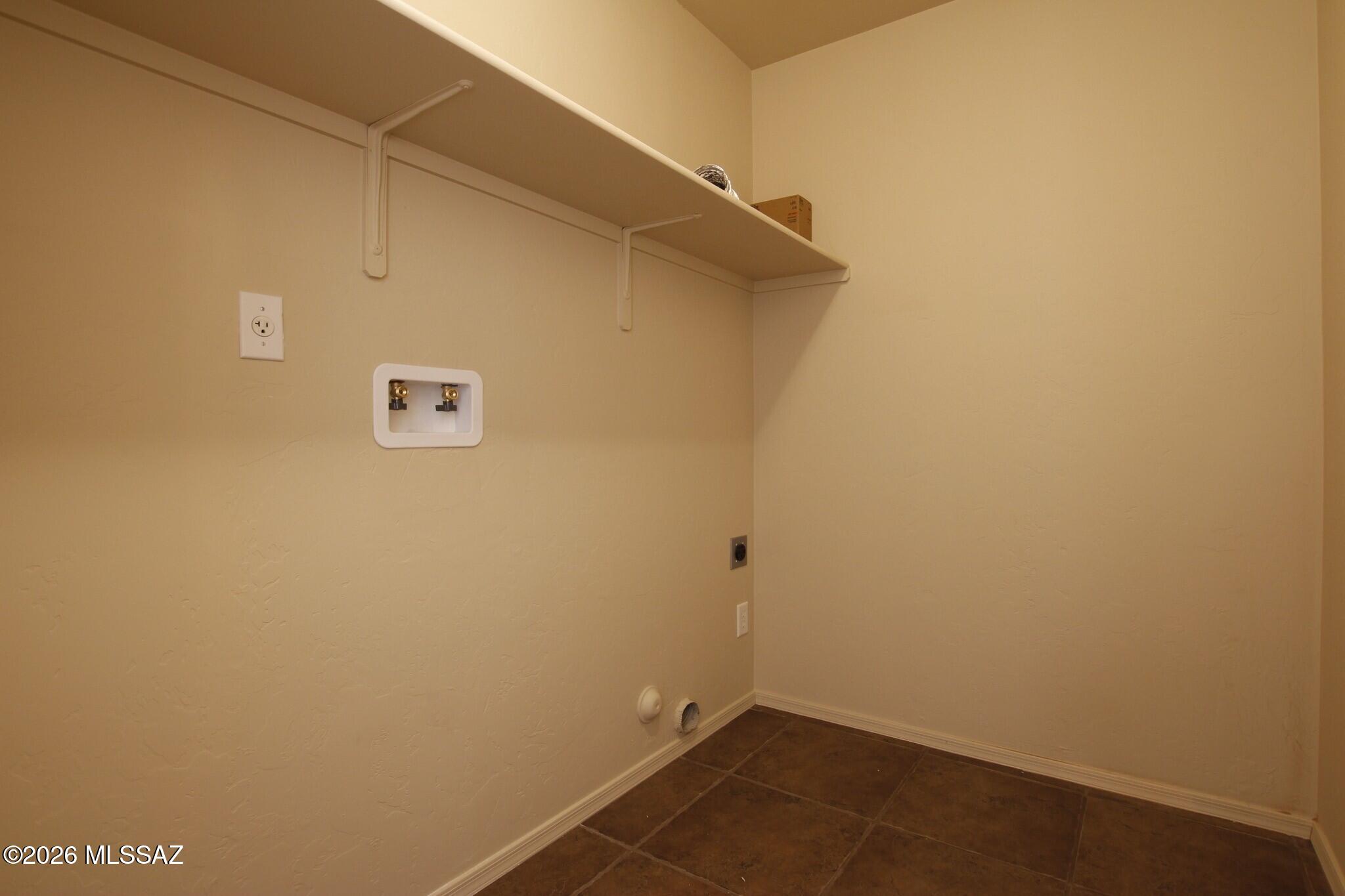 Hacienda Del Oro (1-879) - Residential Lease