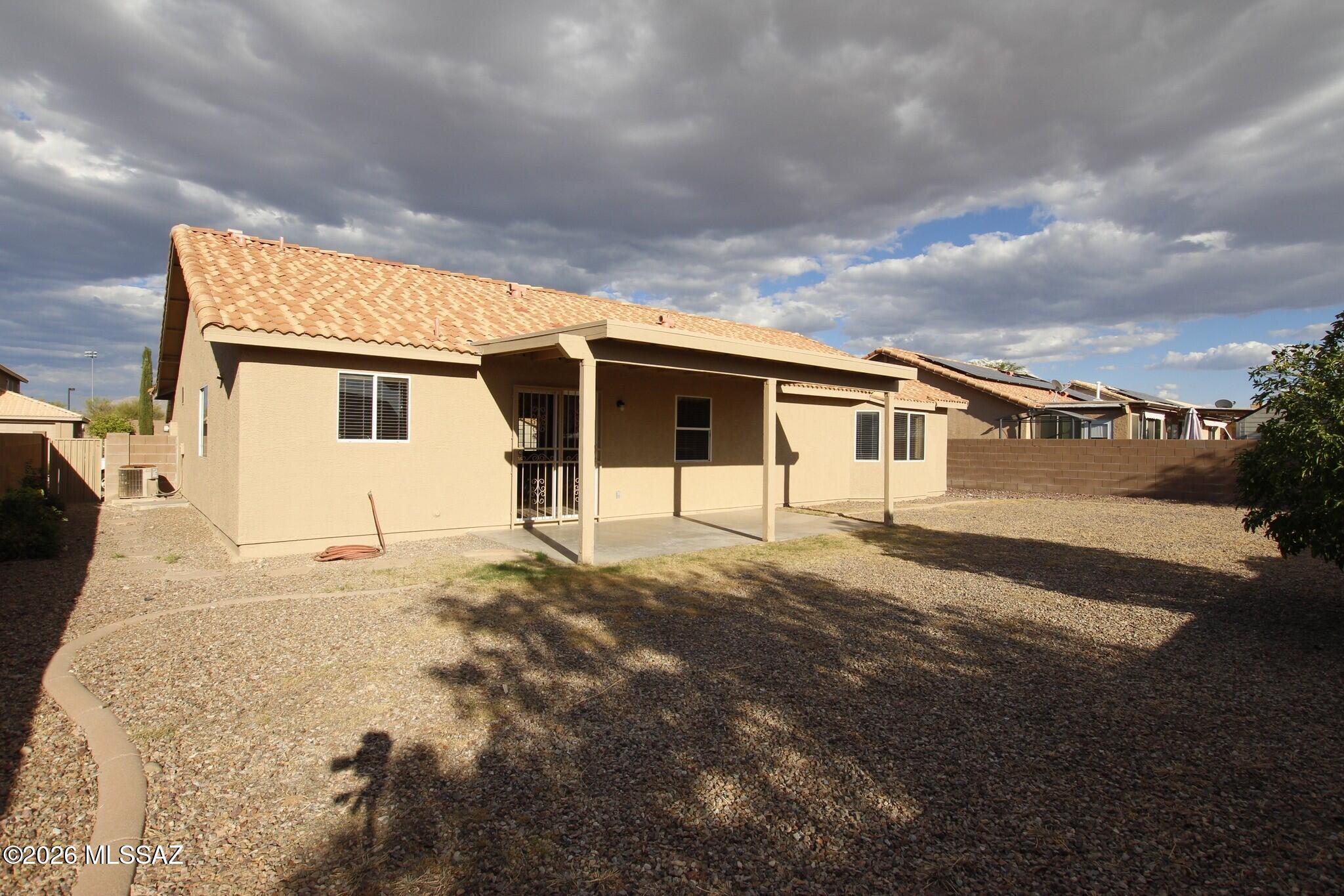 Hacienda Del Oro (1-879) - Residential Lease