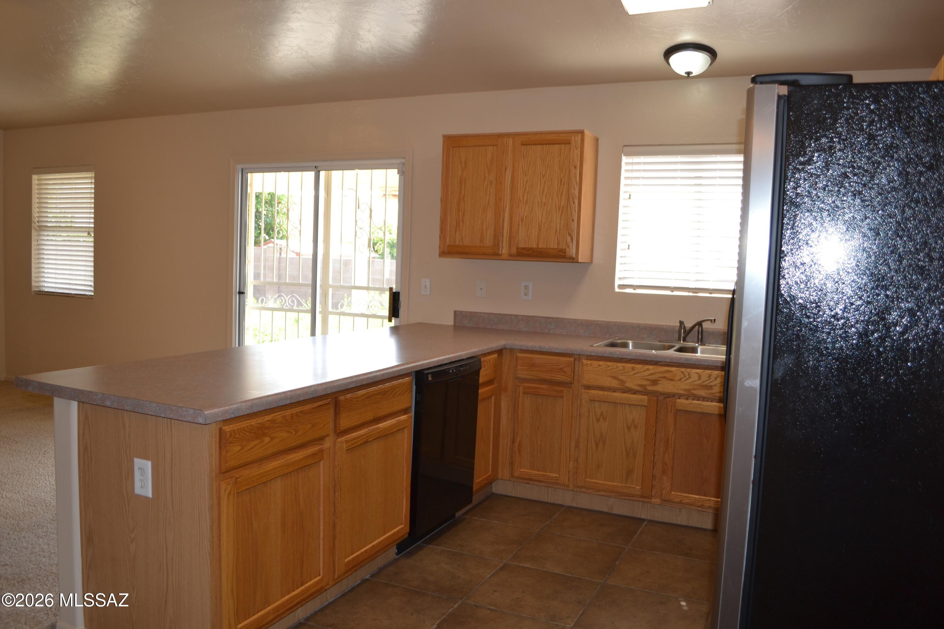 Hacienda Del Oro (1-879) - Residential Lease