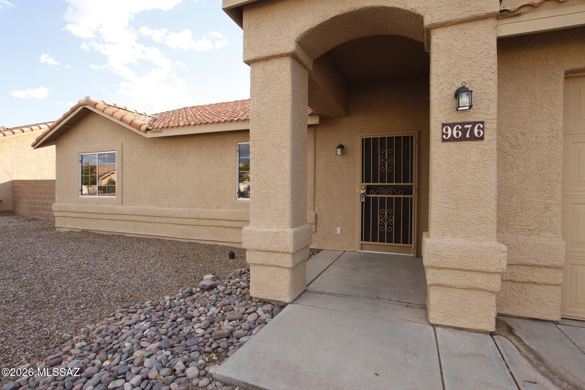 Hacienda Del Oro (1-879) - Residential Lease
