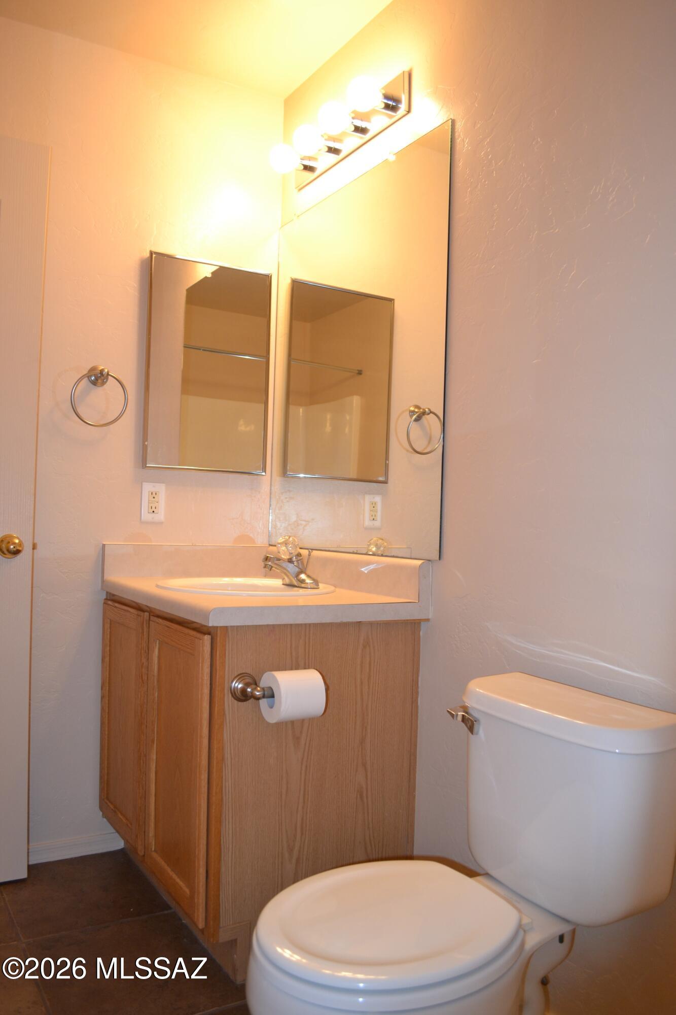 Hacienda Del Oro (1-879) - Residential Lease