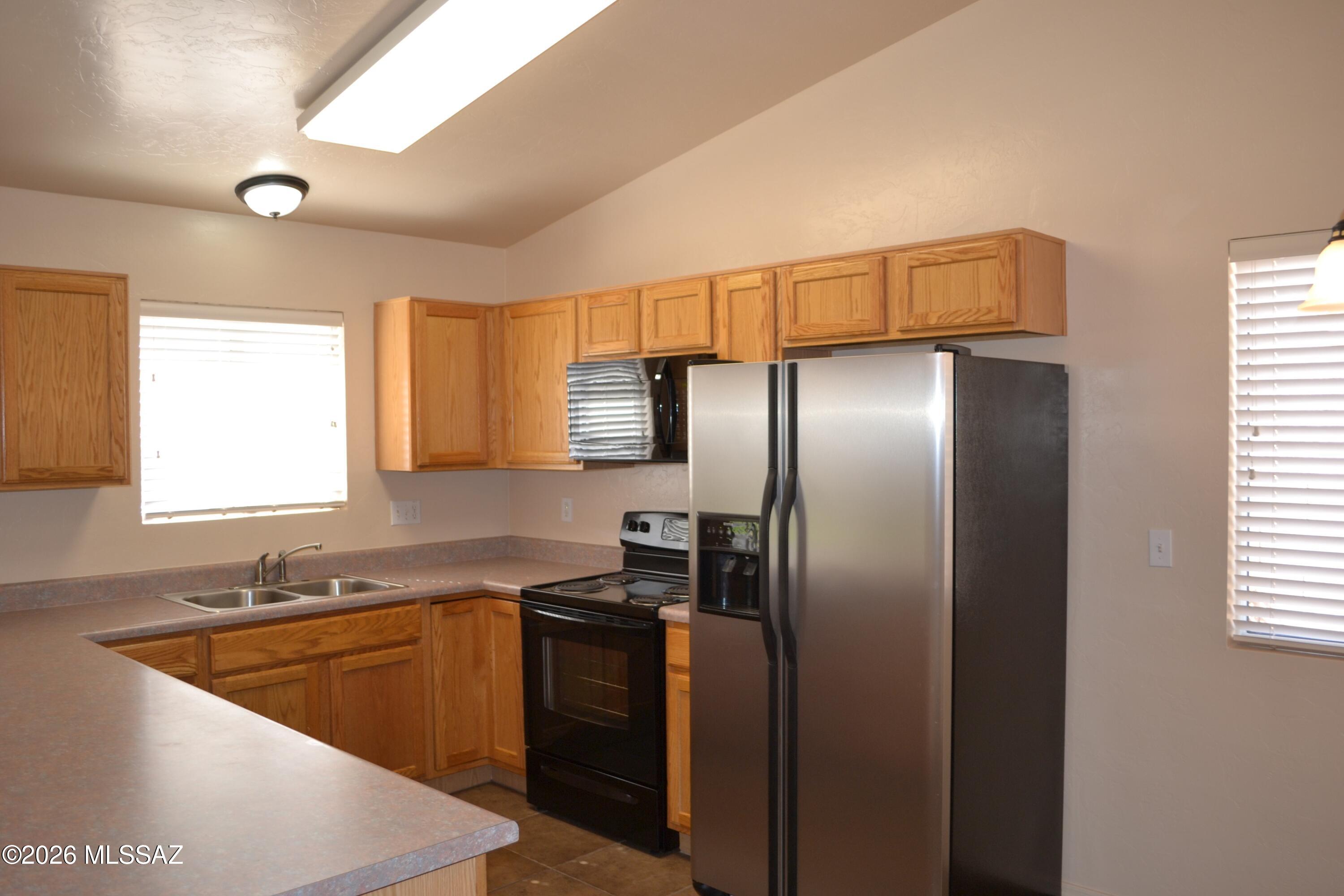 Hacienda Del Oro (1-879) - Residential Lease