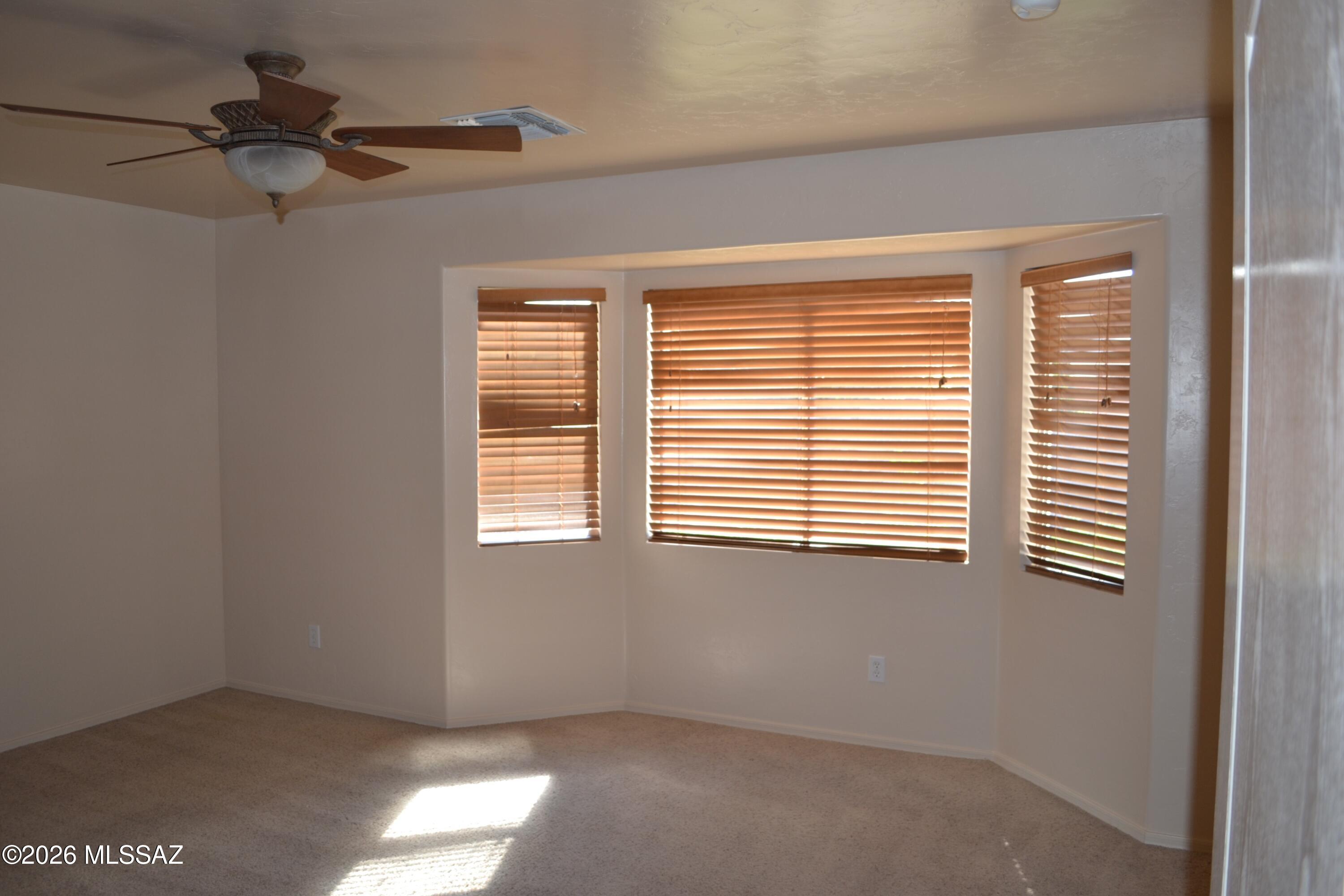 Hacienda Del Oro (1-879) - Residential Lease