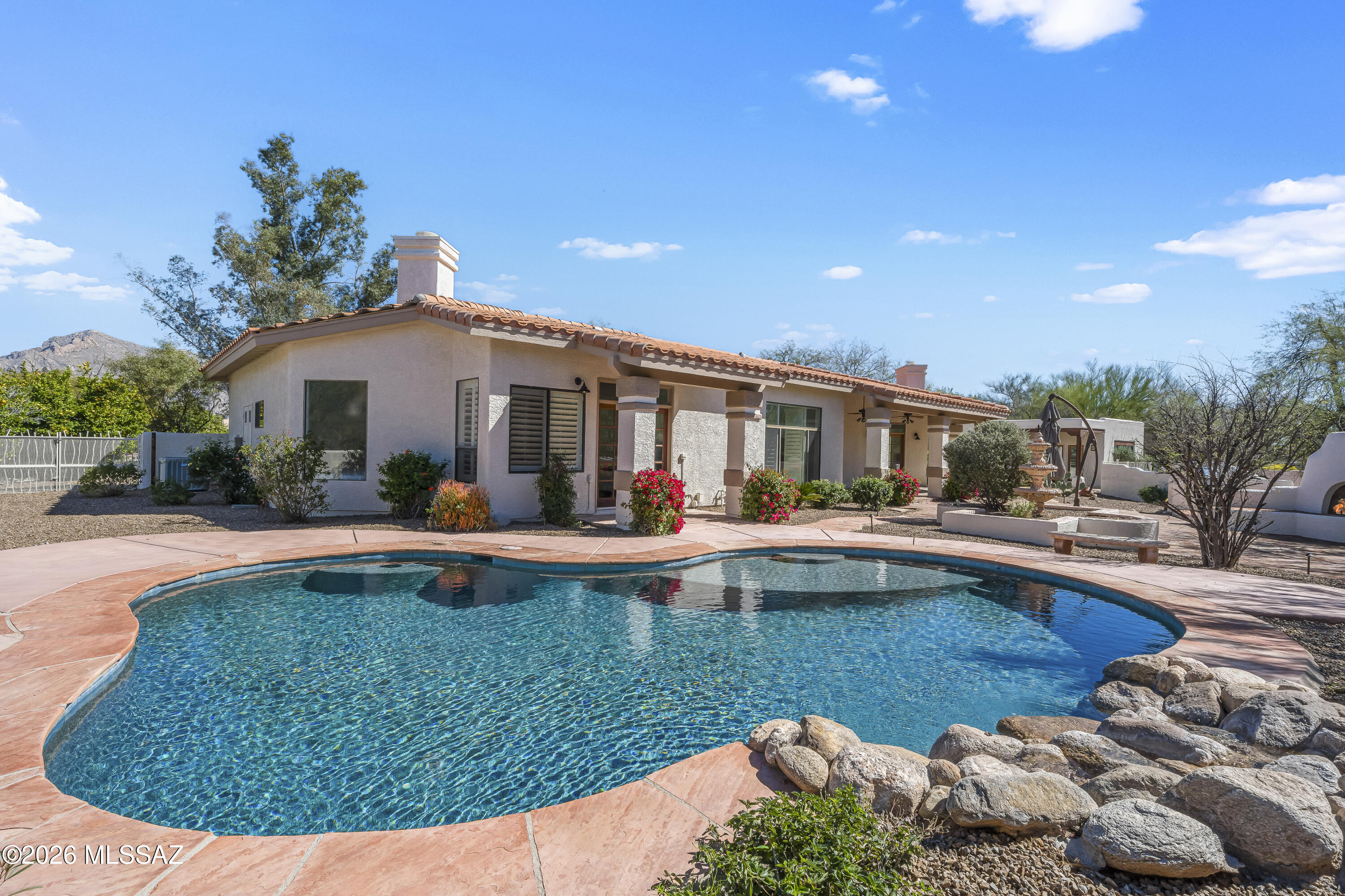 965 W Eucalyptus Place