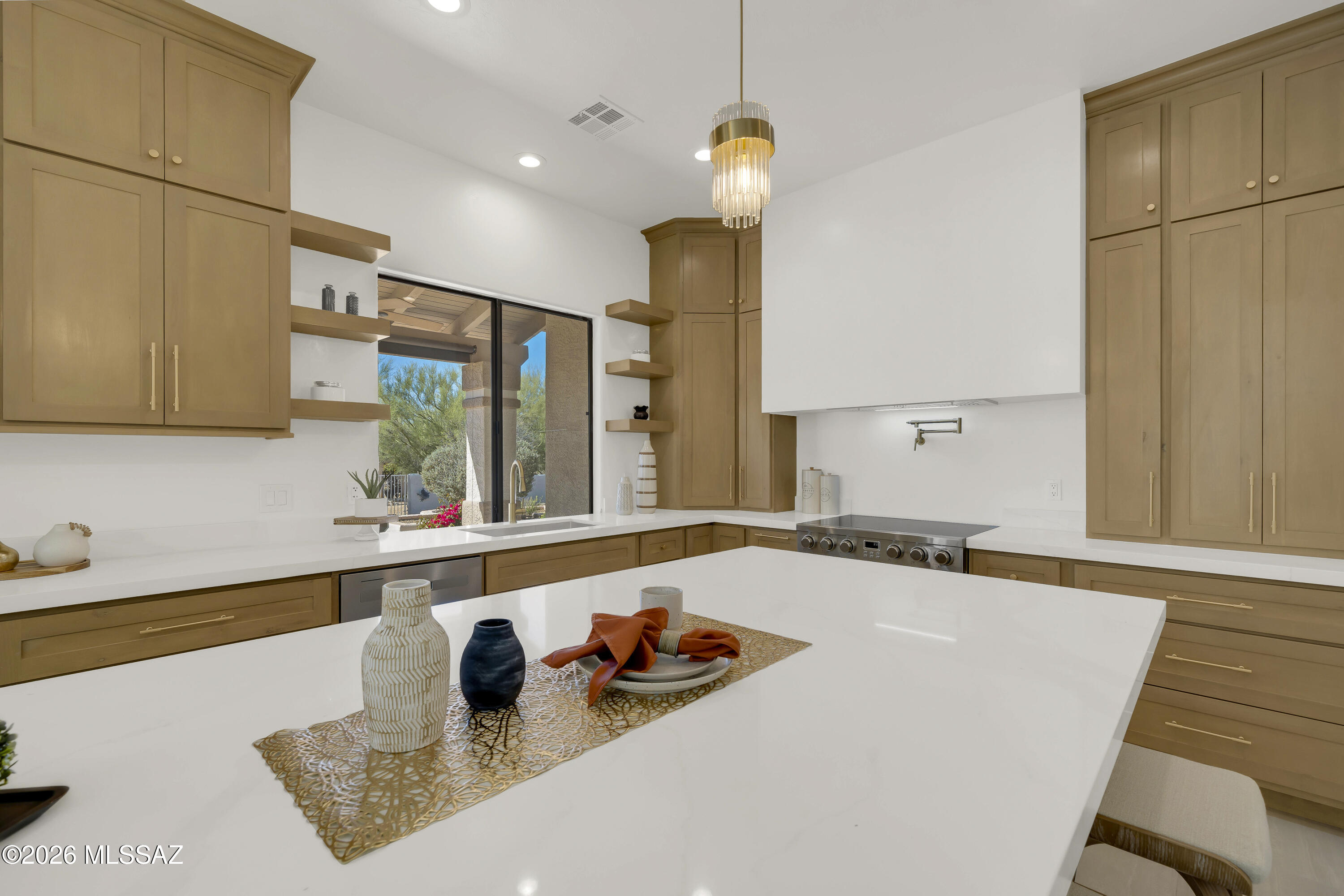 965 W Eucalyptus Place