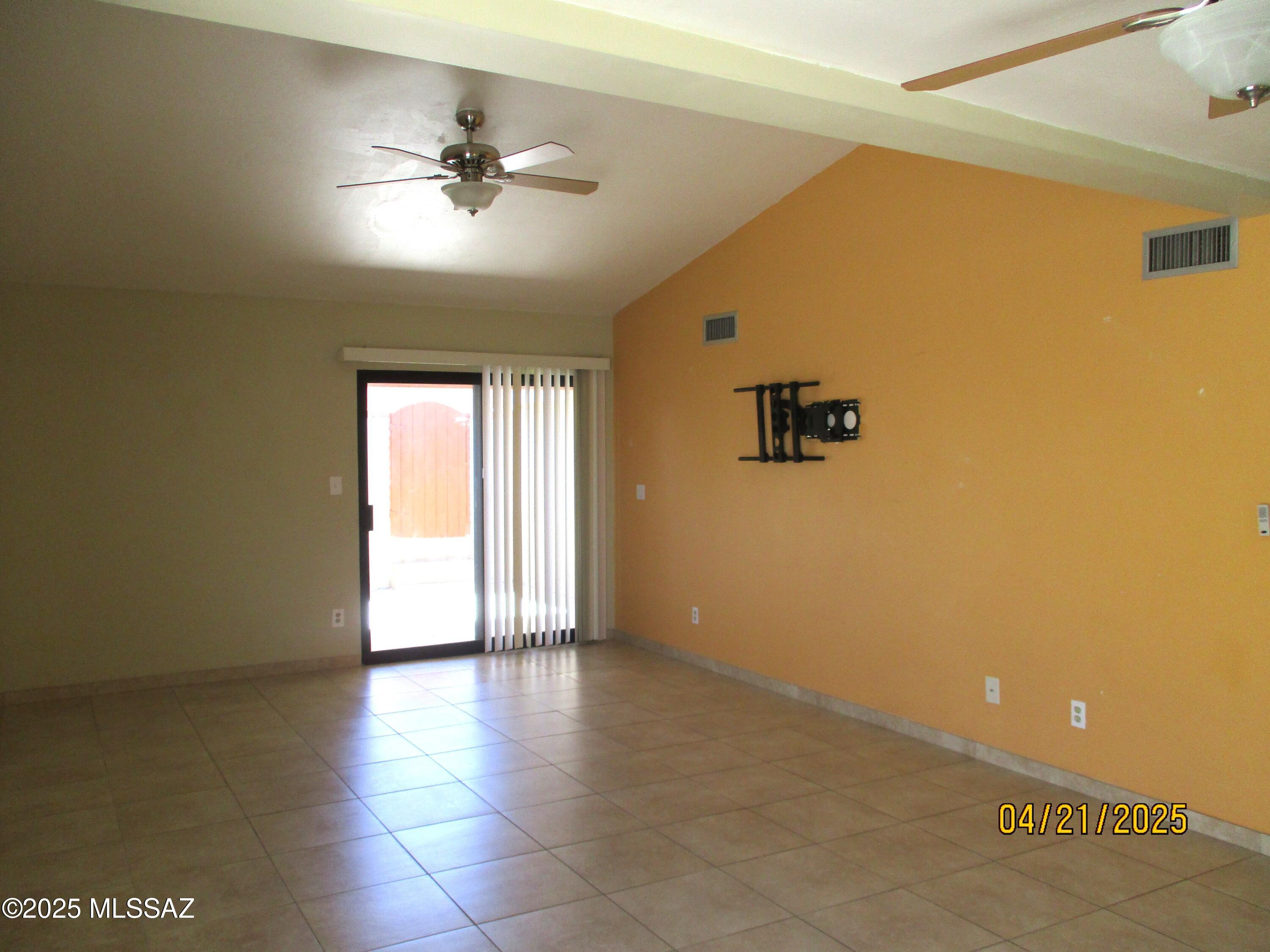 Amended Eastern Heights Village (1-33) - Residential Lease
