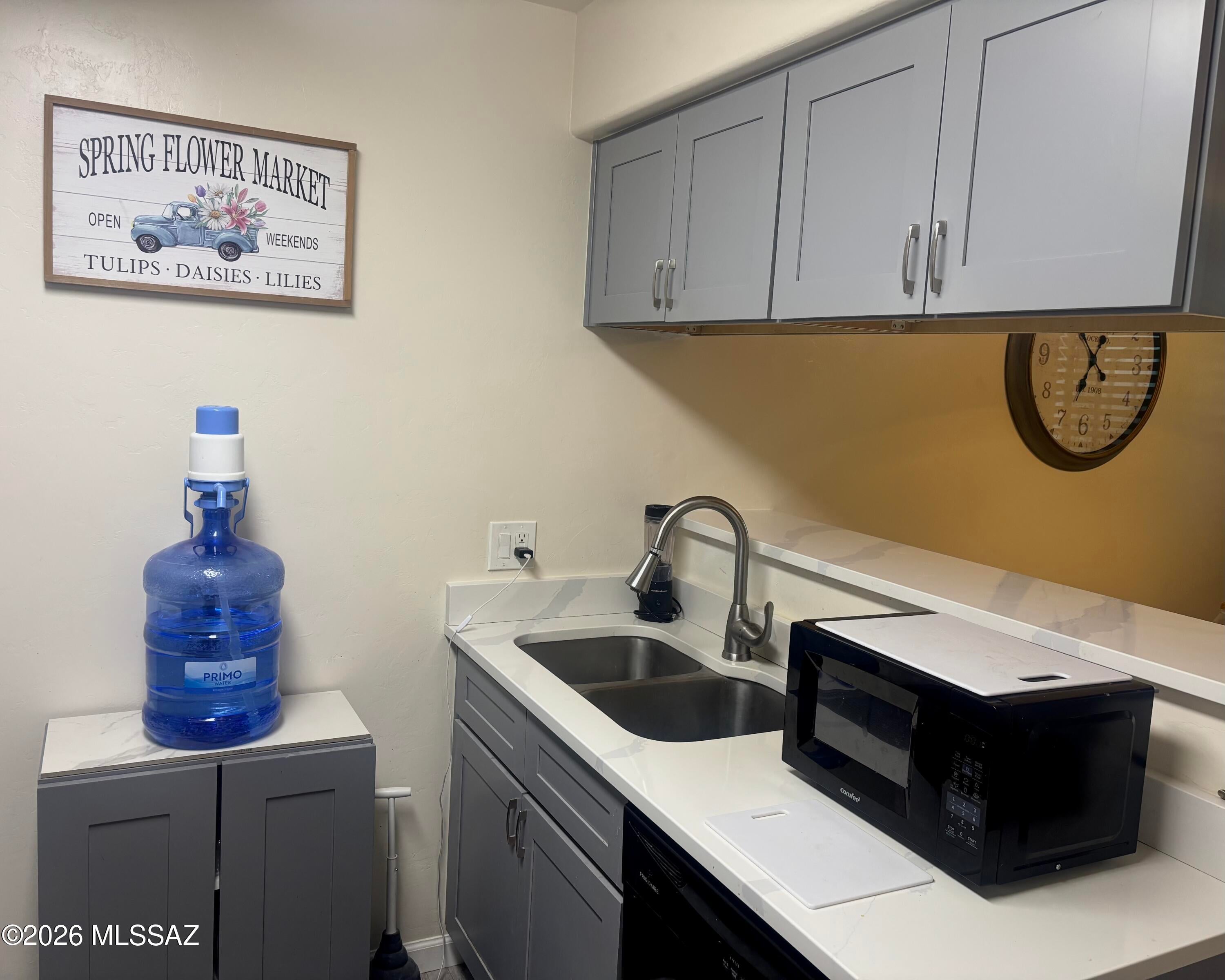 5751 N Kolb Road 21104