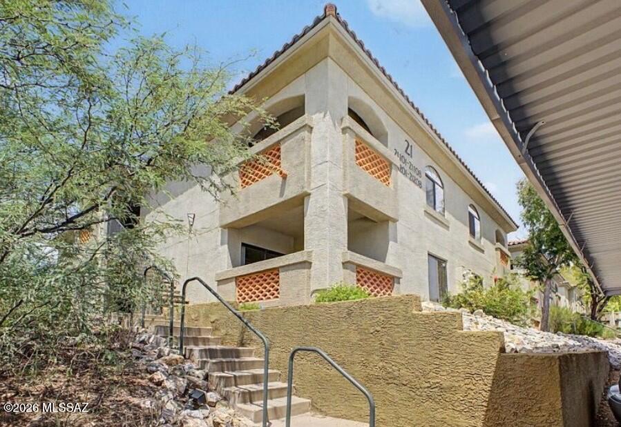 5751 N Kolb Road 21104