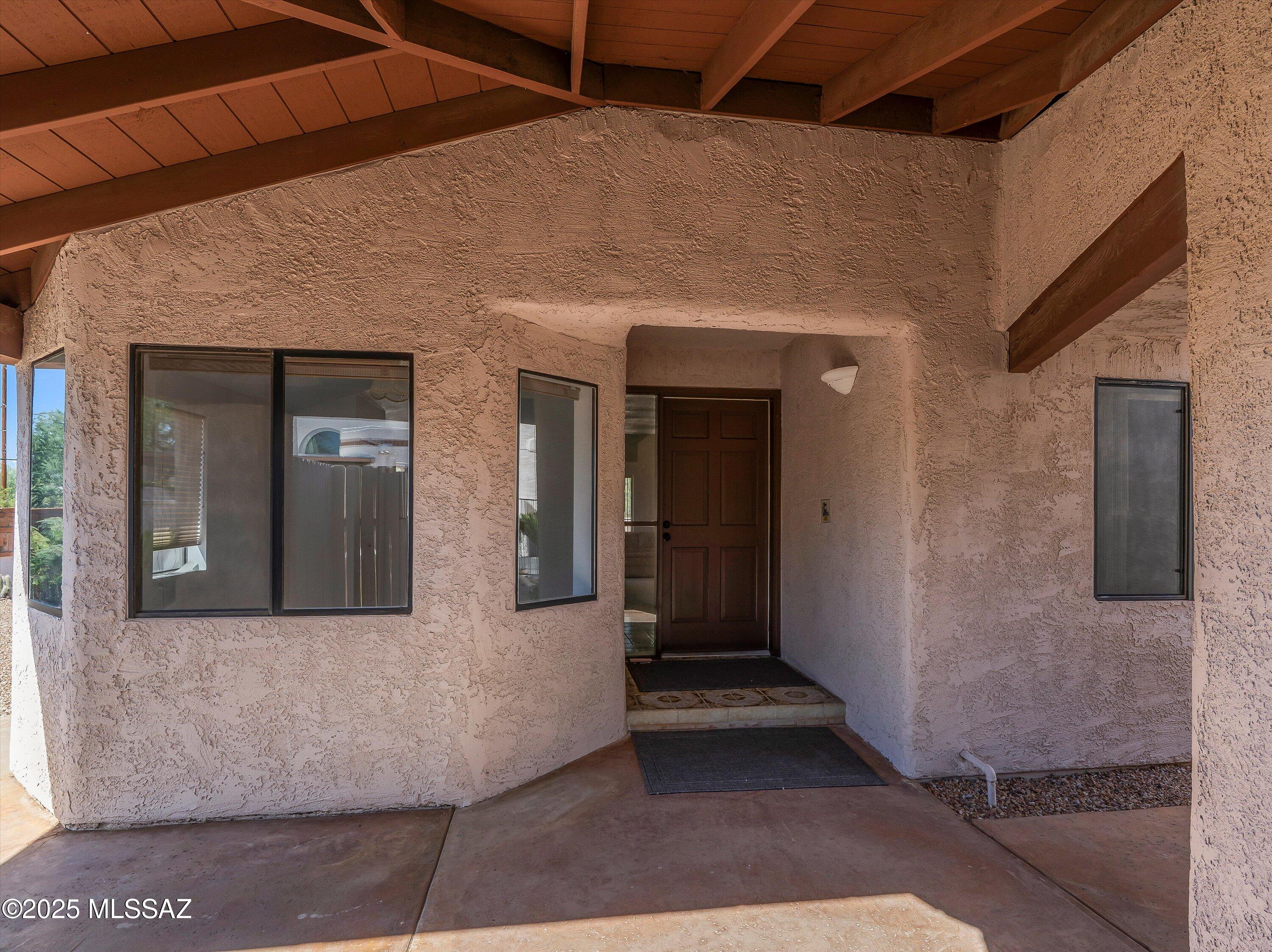 2829 E Weymouth Circle