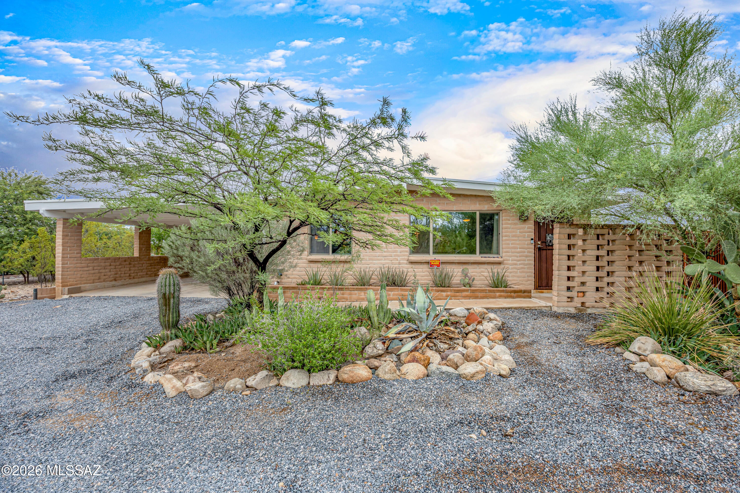 2402 W Wagon Wheel Drive