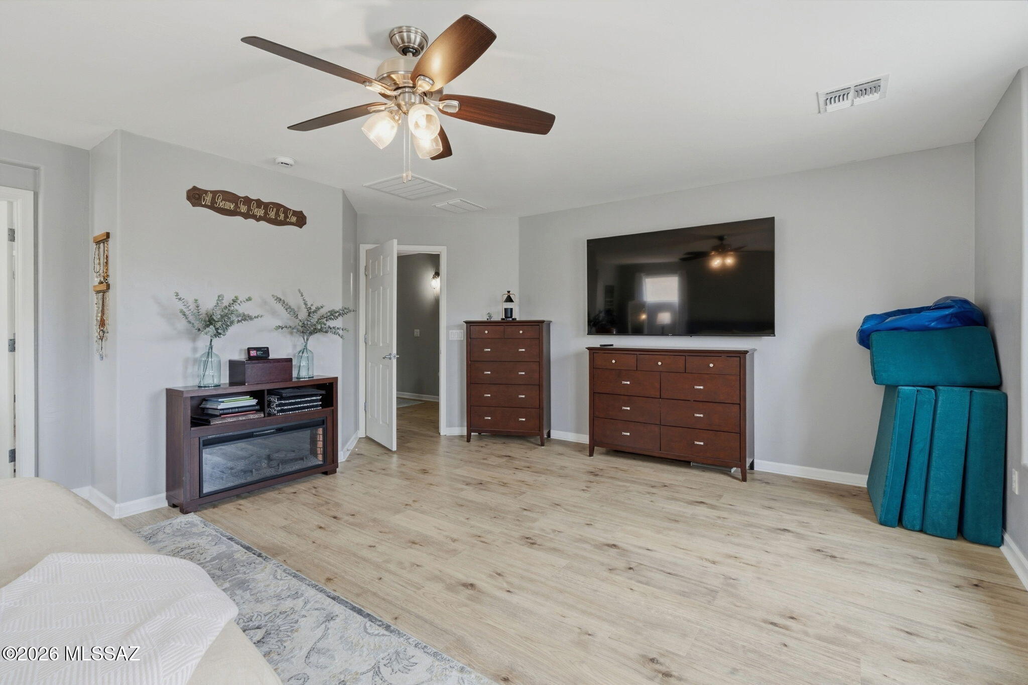 Vista Del Lago Norte SQ20140780198 - Residential