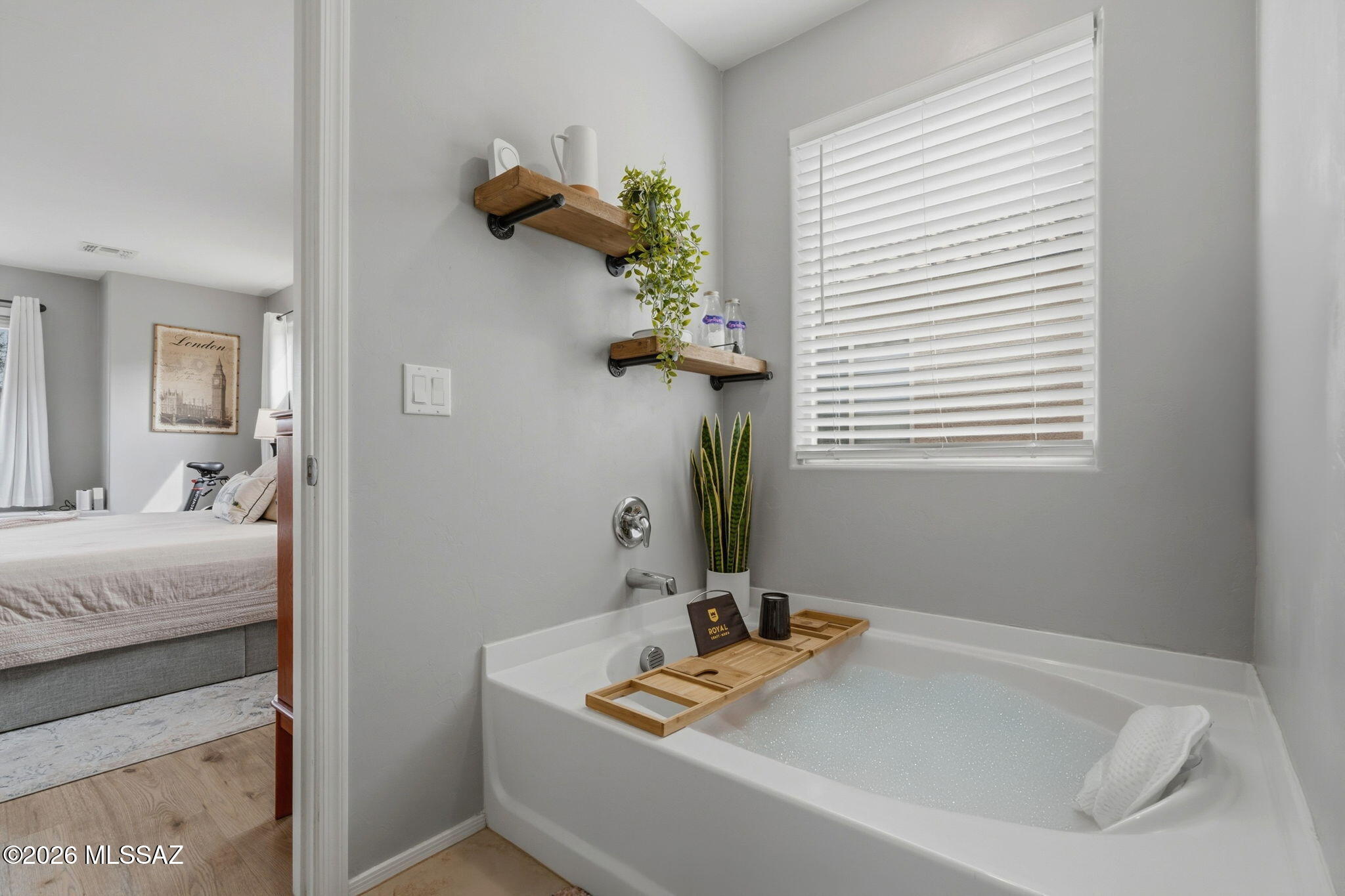 Vista Del Lago Norte SQ20140780198 - Residential