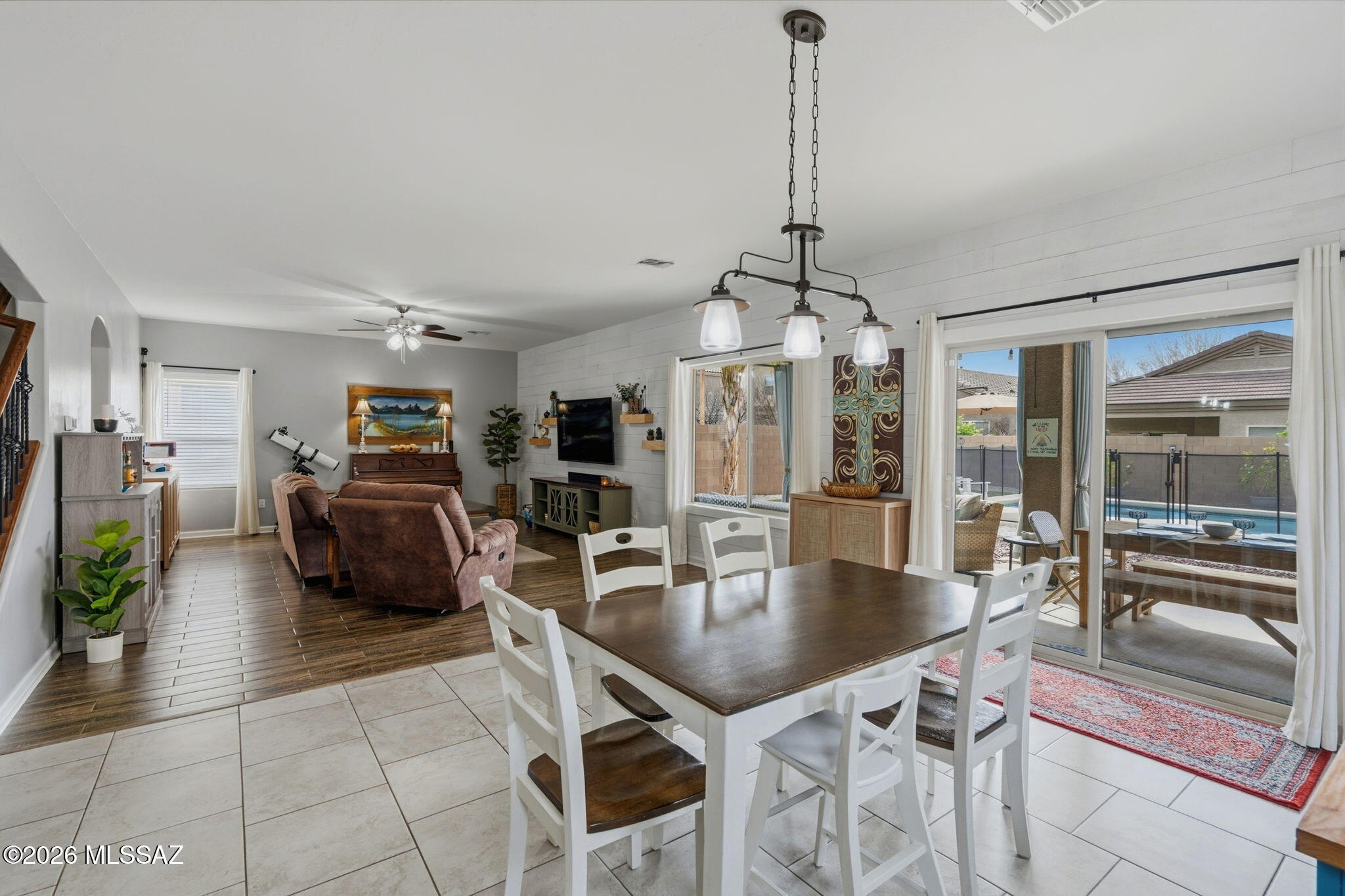 Vista Del Lago Norte SQ20140780198 - Residential