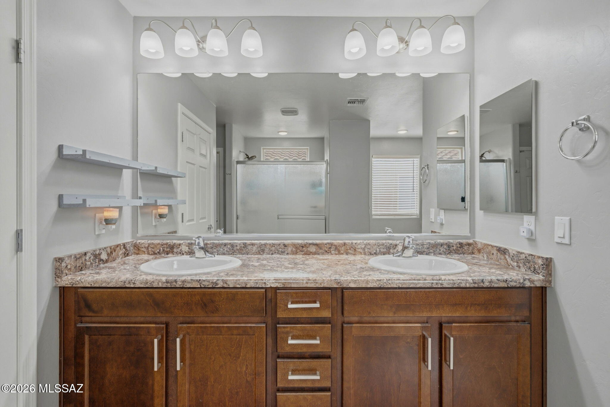Vista Del Lago Norte SQ20140780198 - Residential