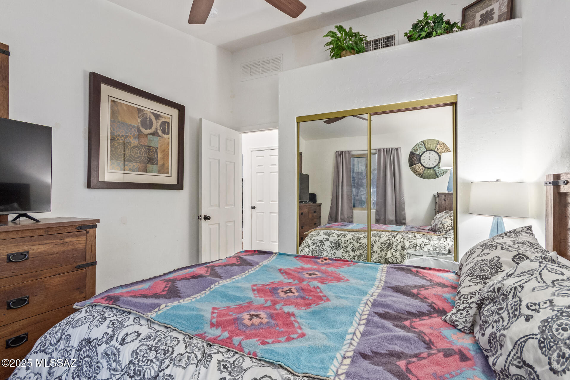 Tres Leones (1-68) - Residential
