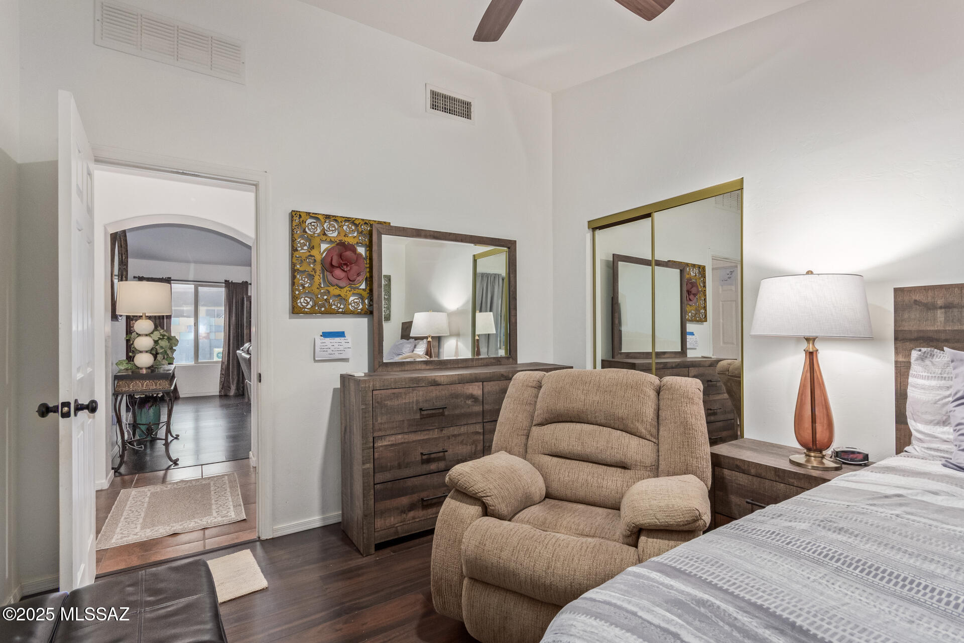 Tres Leones (1-68) - Residential