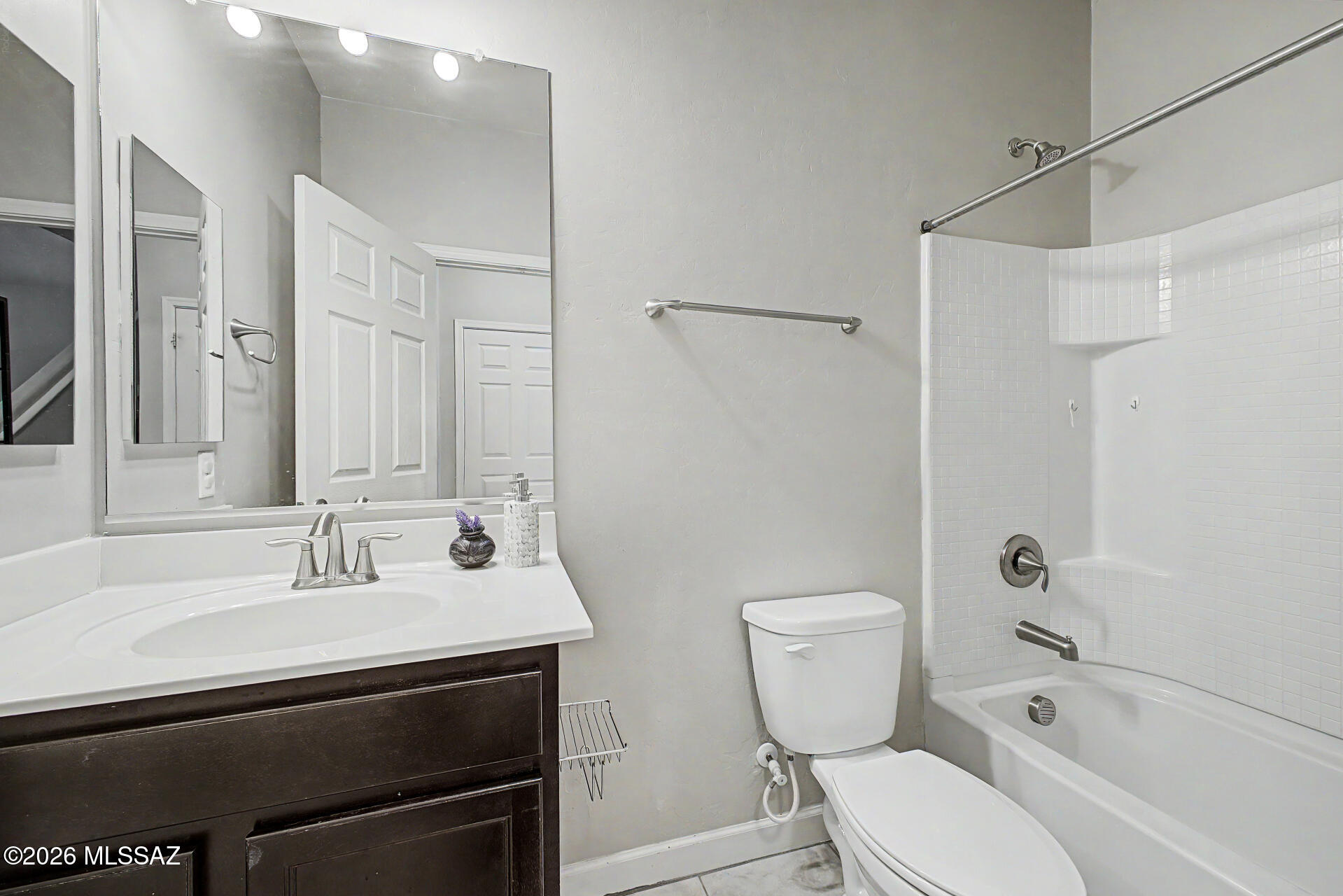 Vista Del Lago Norte SQ20140780198 - Residential
