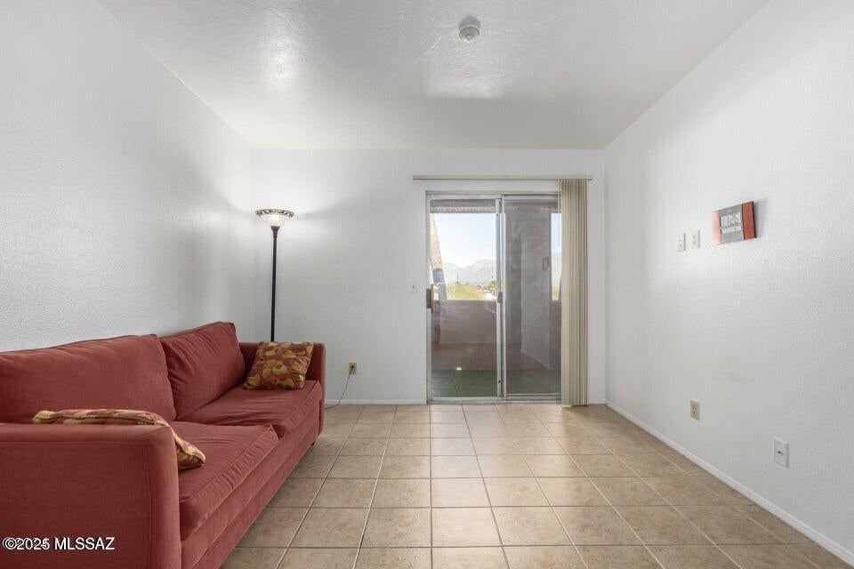 1810 E Blacklidge Drive 123