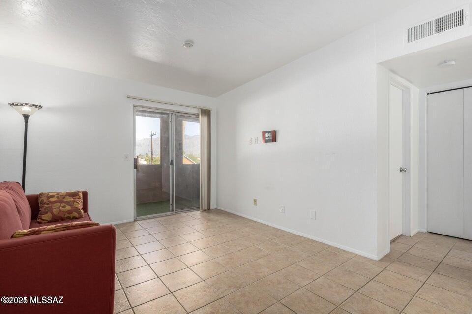 1810 E Blacklidge Drive 123
