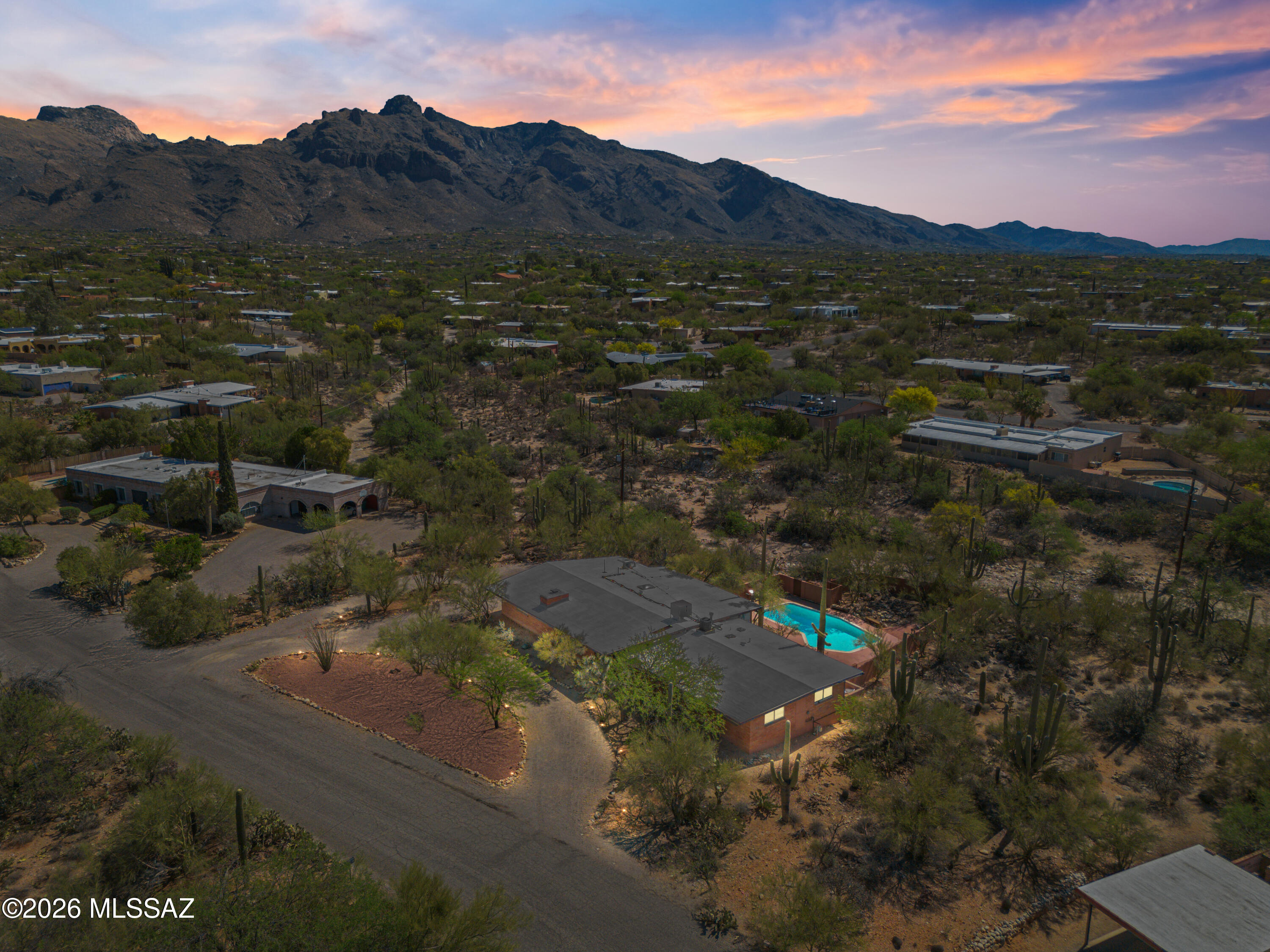 6530 N Camino De La Karina