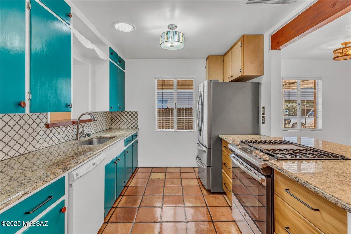 3005 E Waverly Street