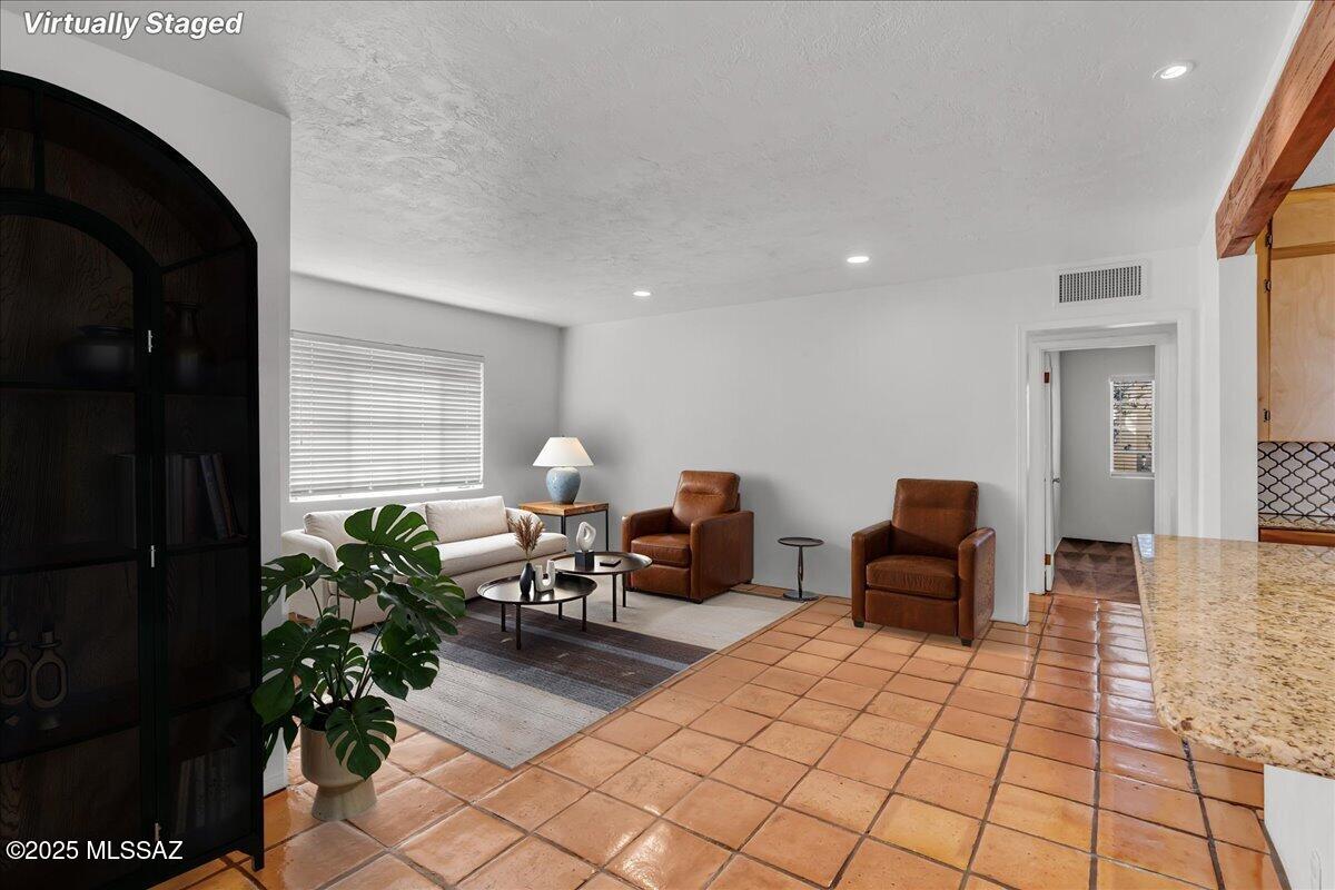 3005 E Waverly Street