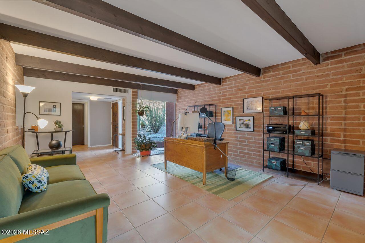 6521 N Camino Padre Isidoro