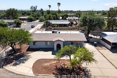 Photo of 4882 E 18th Street, Tucson, AZ 85711 (MLS # 22625162)