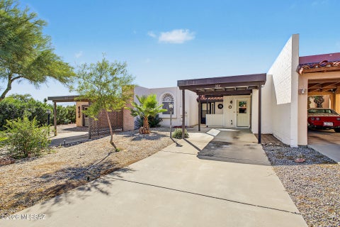 Photo of 304 N Calle De Las Profetas, Green Valley, AZ 85614 (MLS # 22624860)