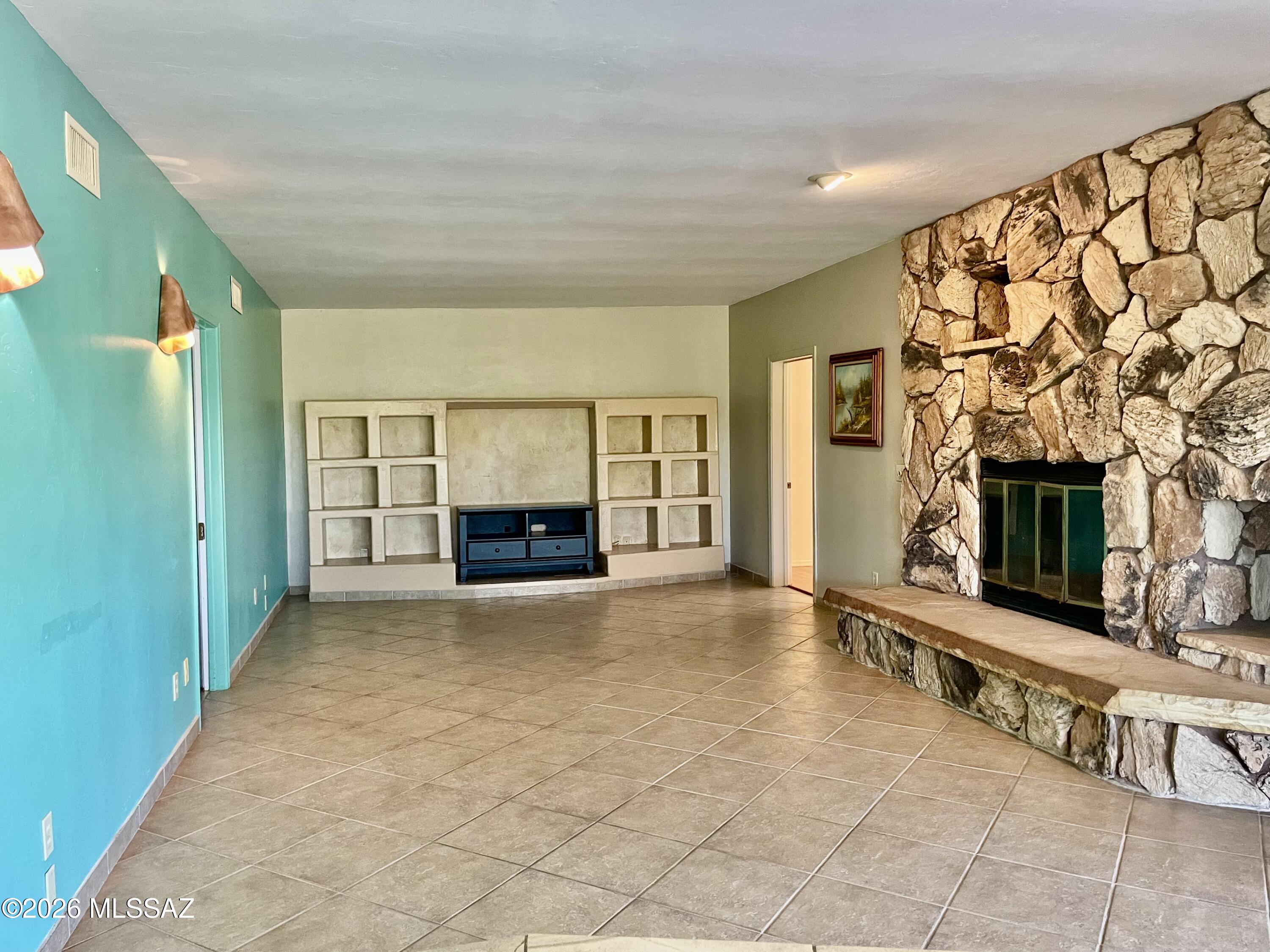 2341 W Tangerine Road