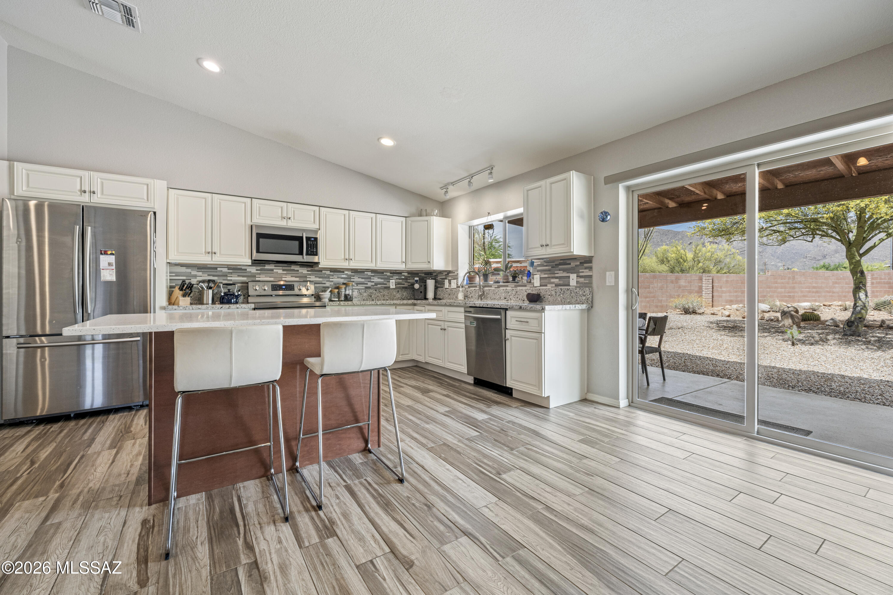 6502 N Calle De Estevan