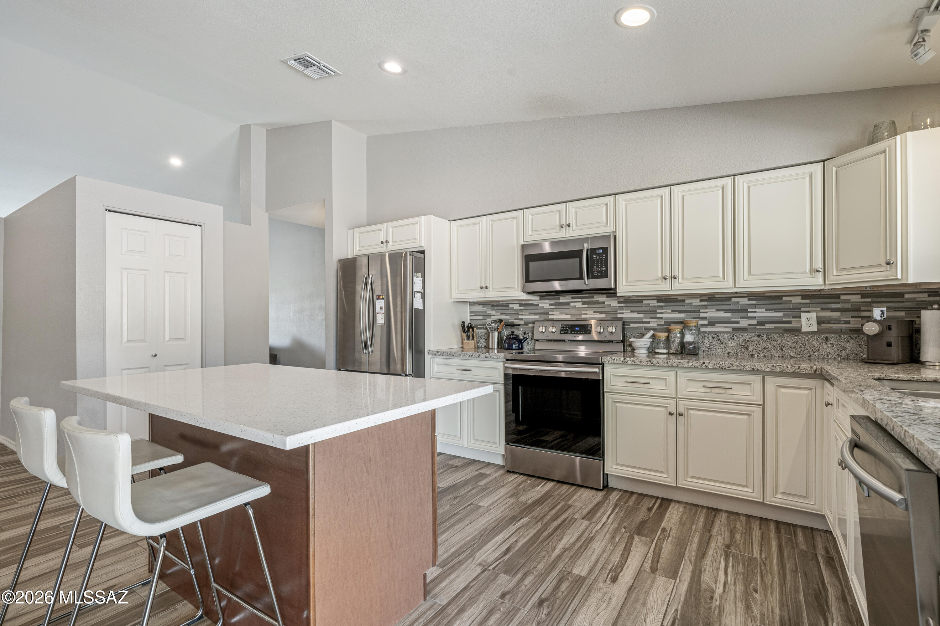 6502 N Calle De Estevan